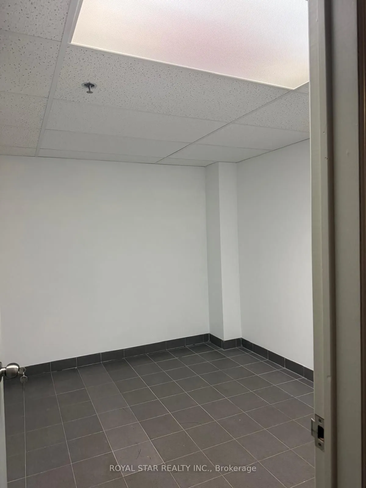 4040 Steeles Avenue W #6