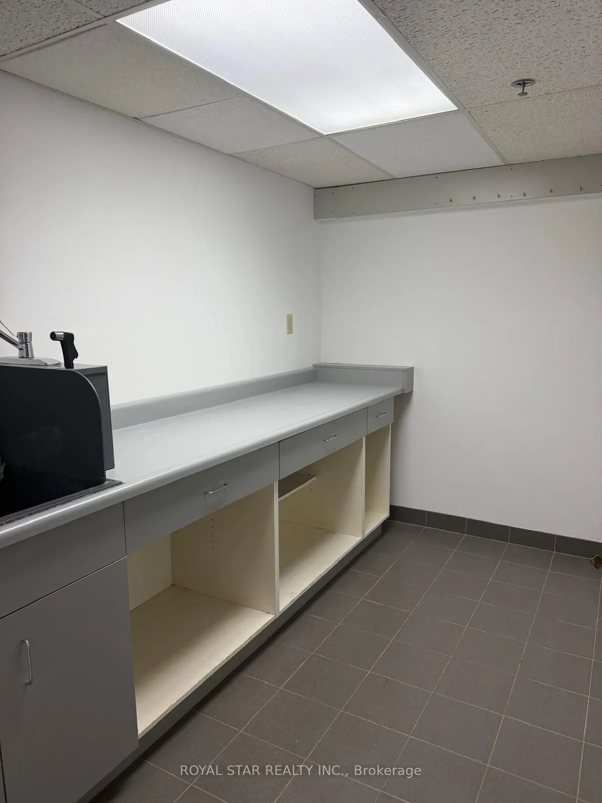 4040 Steeles Avenue W #6