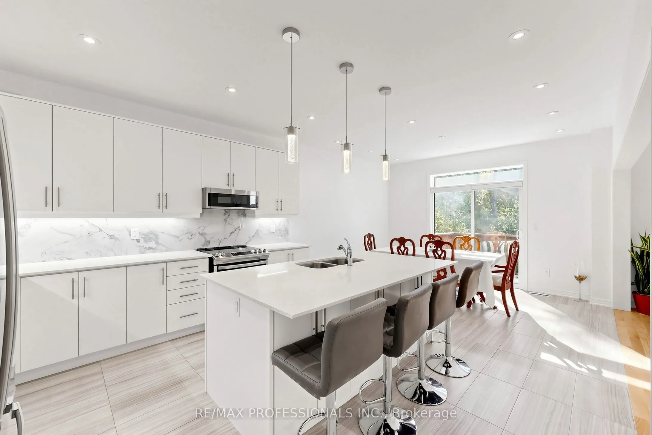 1450 Davis Loop