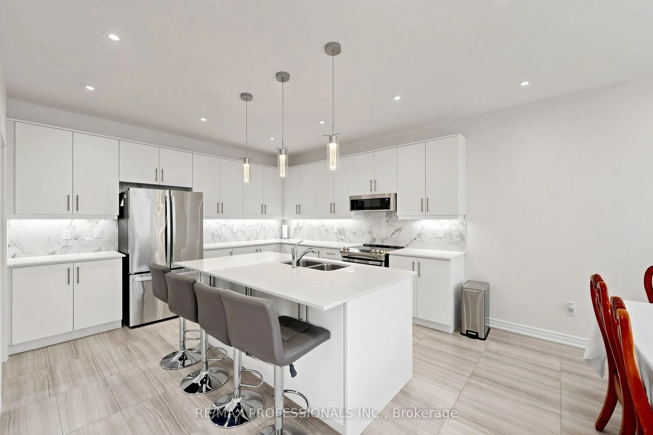 1450 Davis Loop