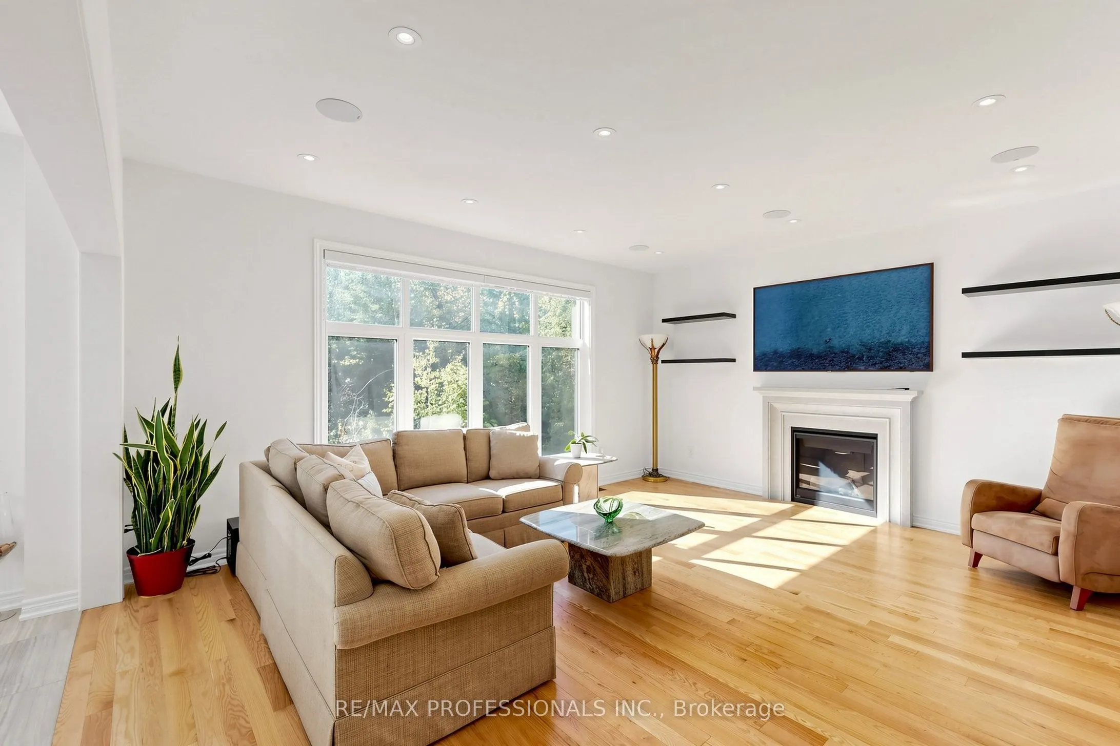 1450 Davis Loop