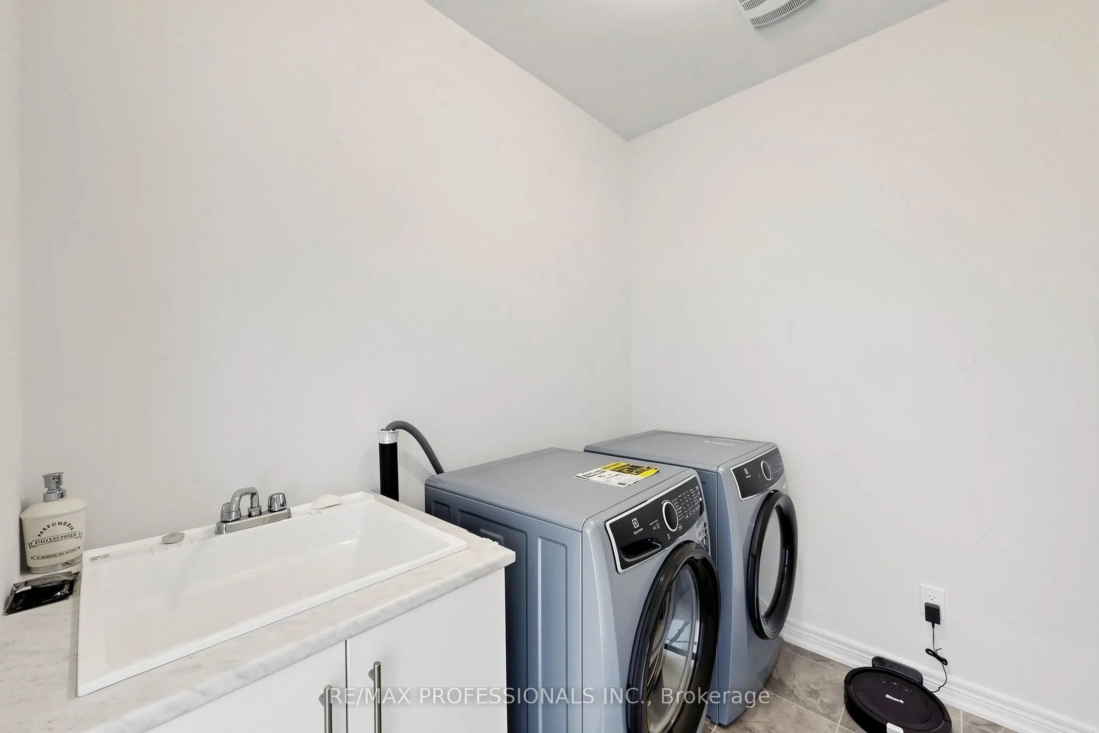 1450 Davis Loop