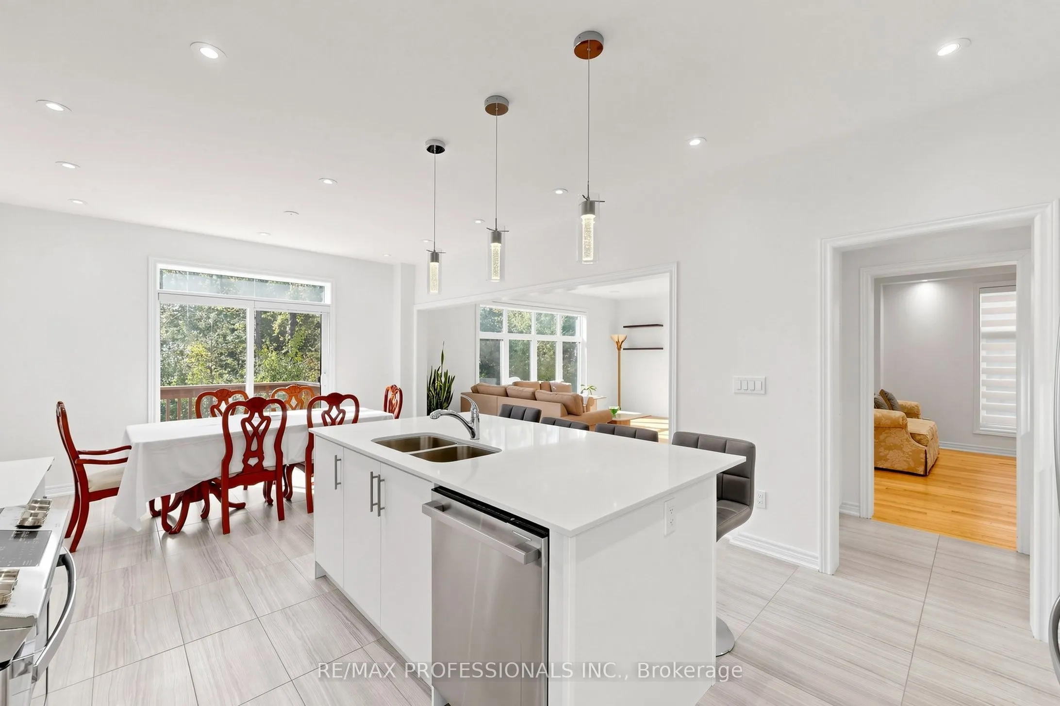 1450 Davis Loop