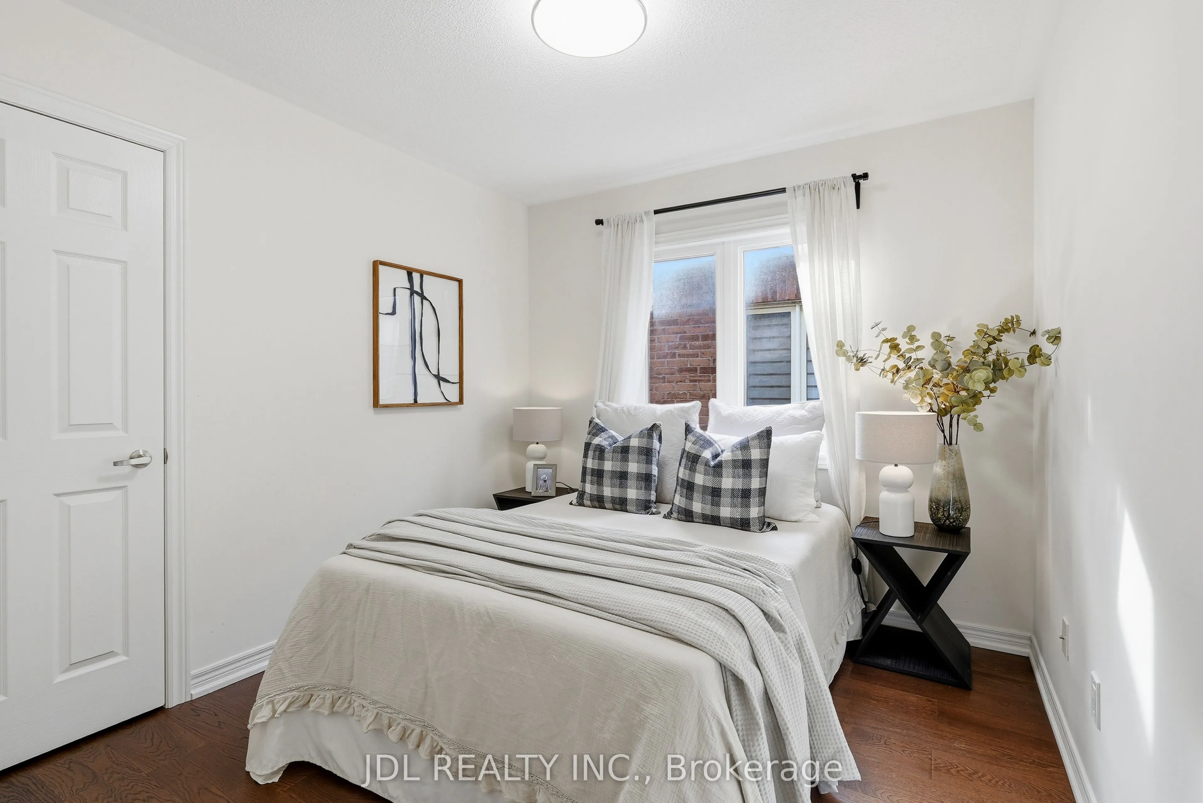 15 Beacon Point Street