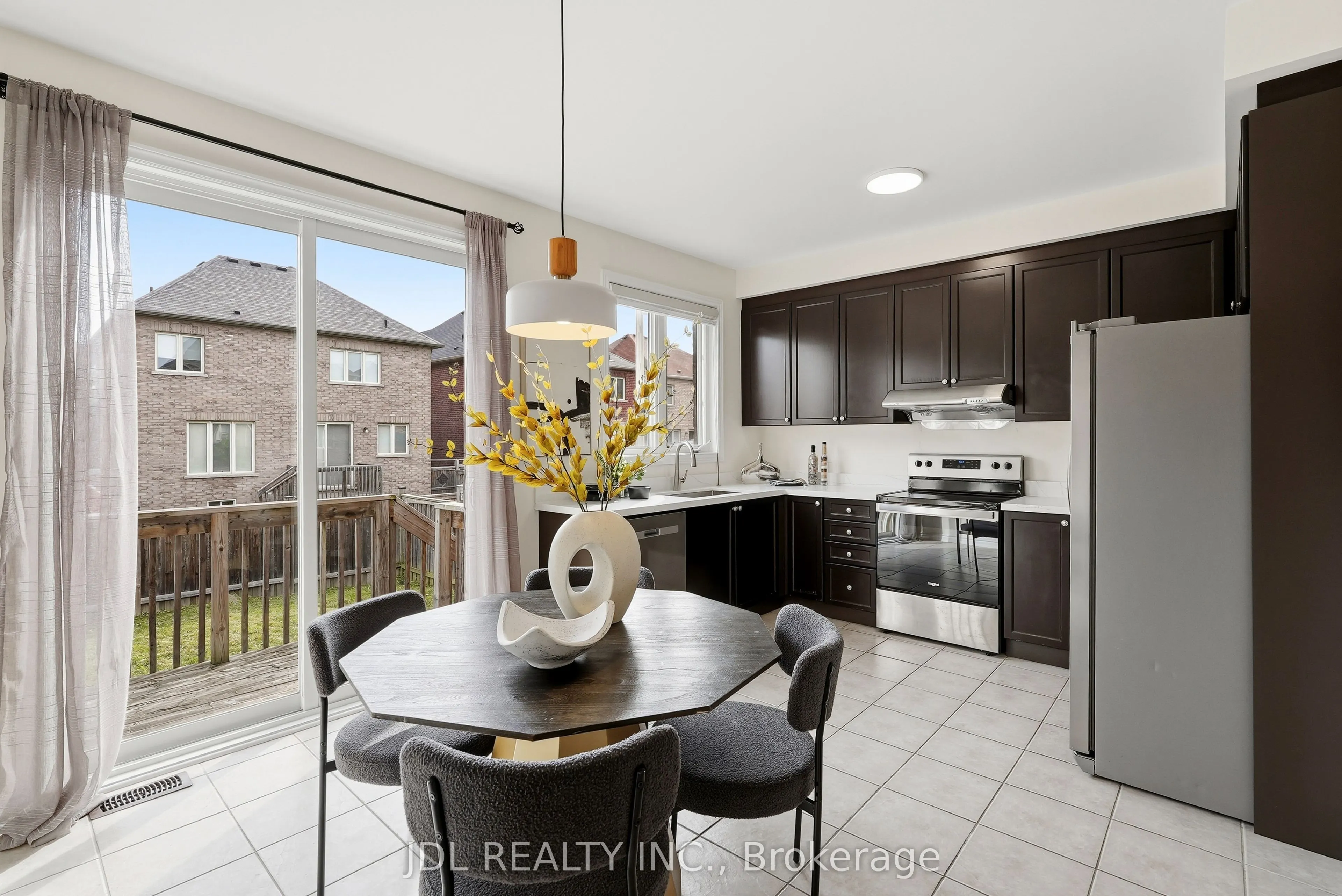 15 Beacon Point Street
