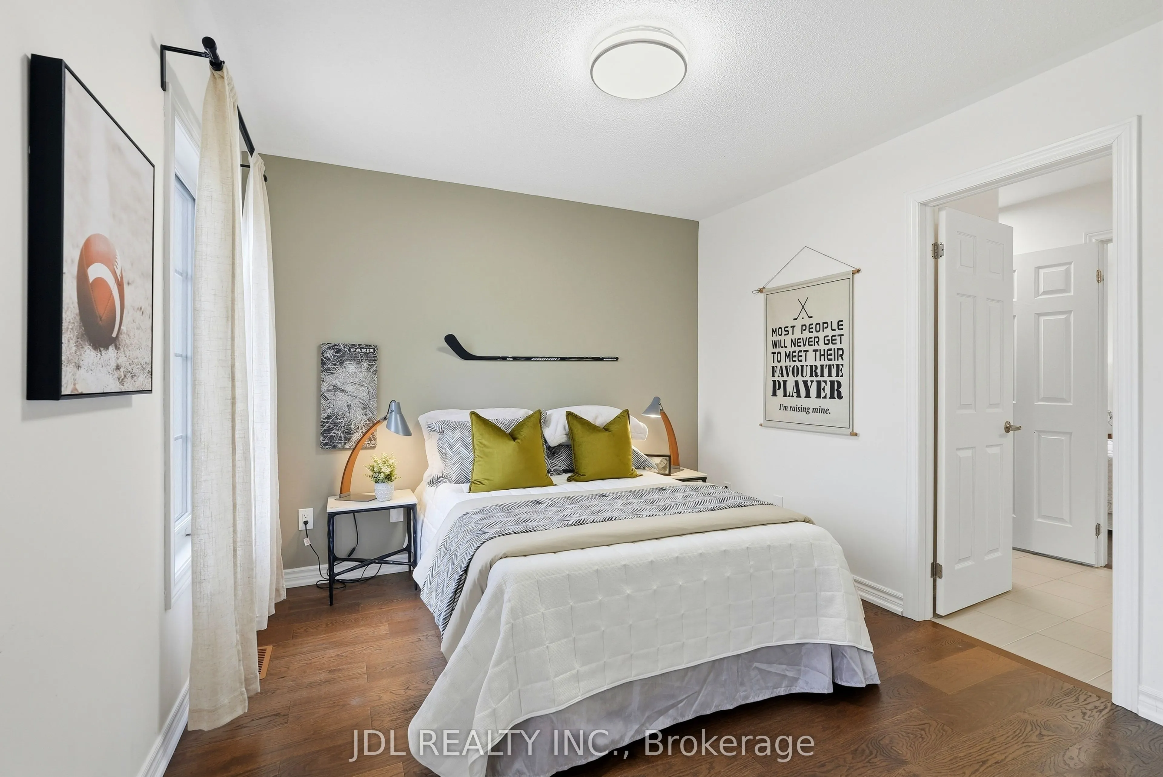 15 Beacon Point Street