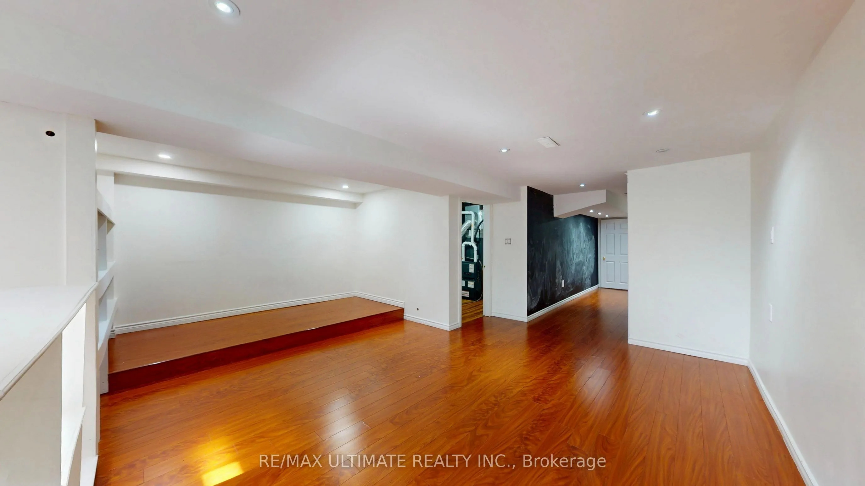 131 Foxchase Avenue