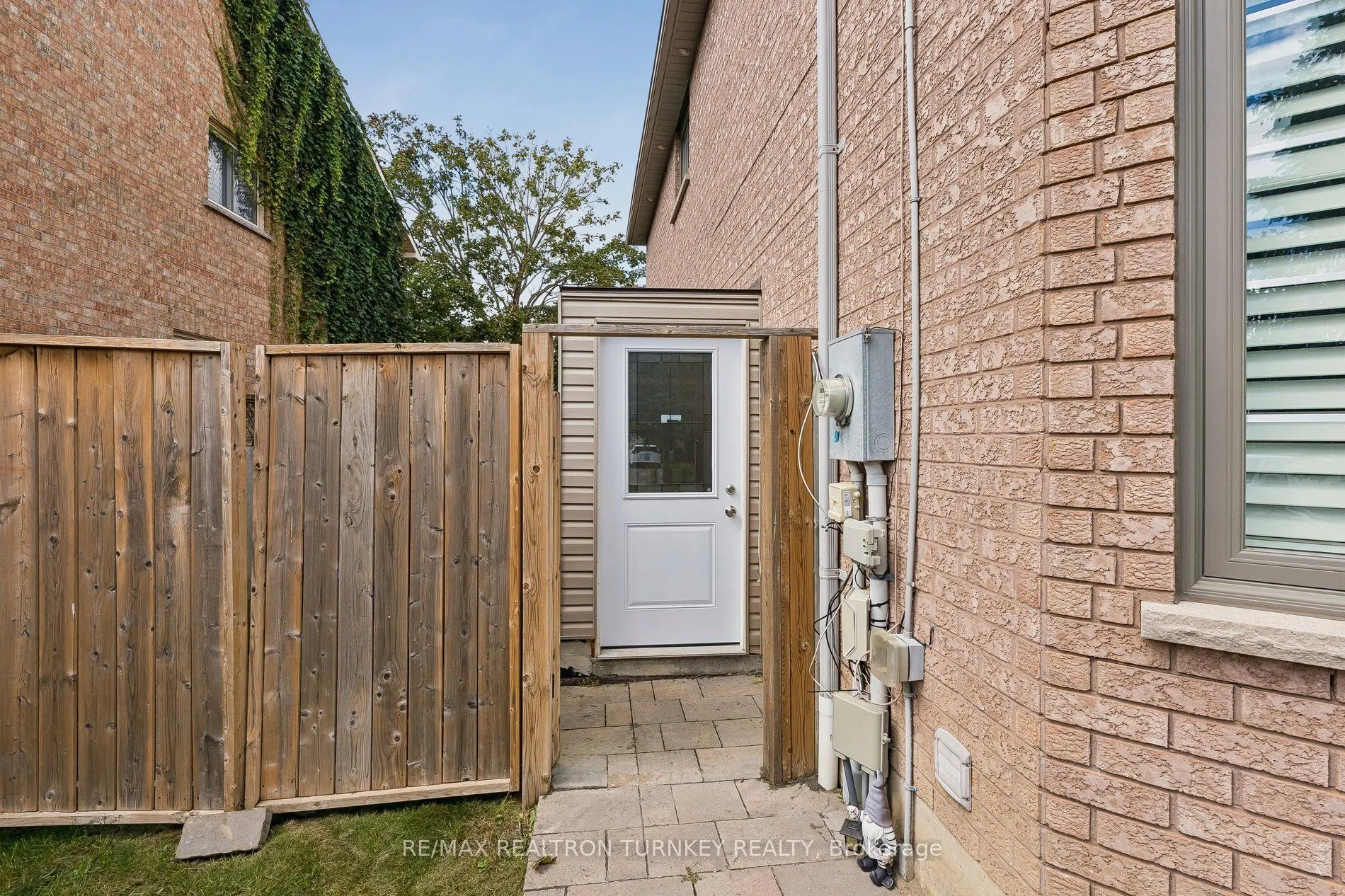 263 Chambers Crescent