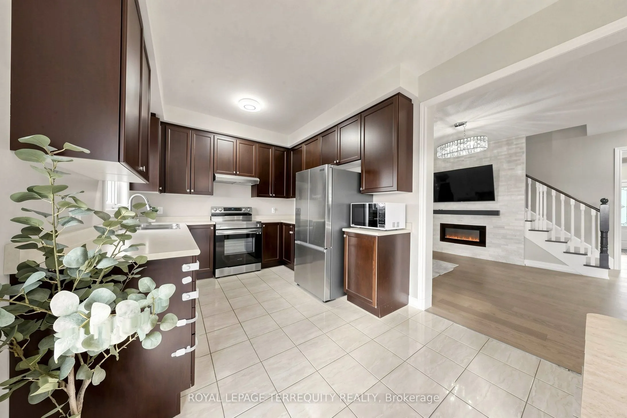 199 Armstrong Crescent