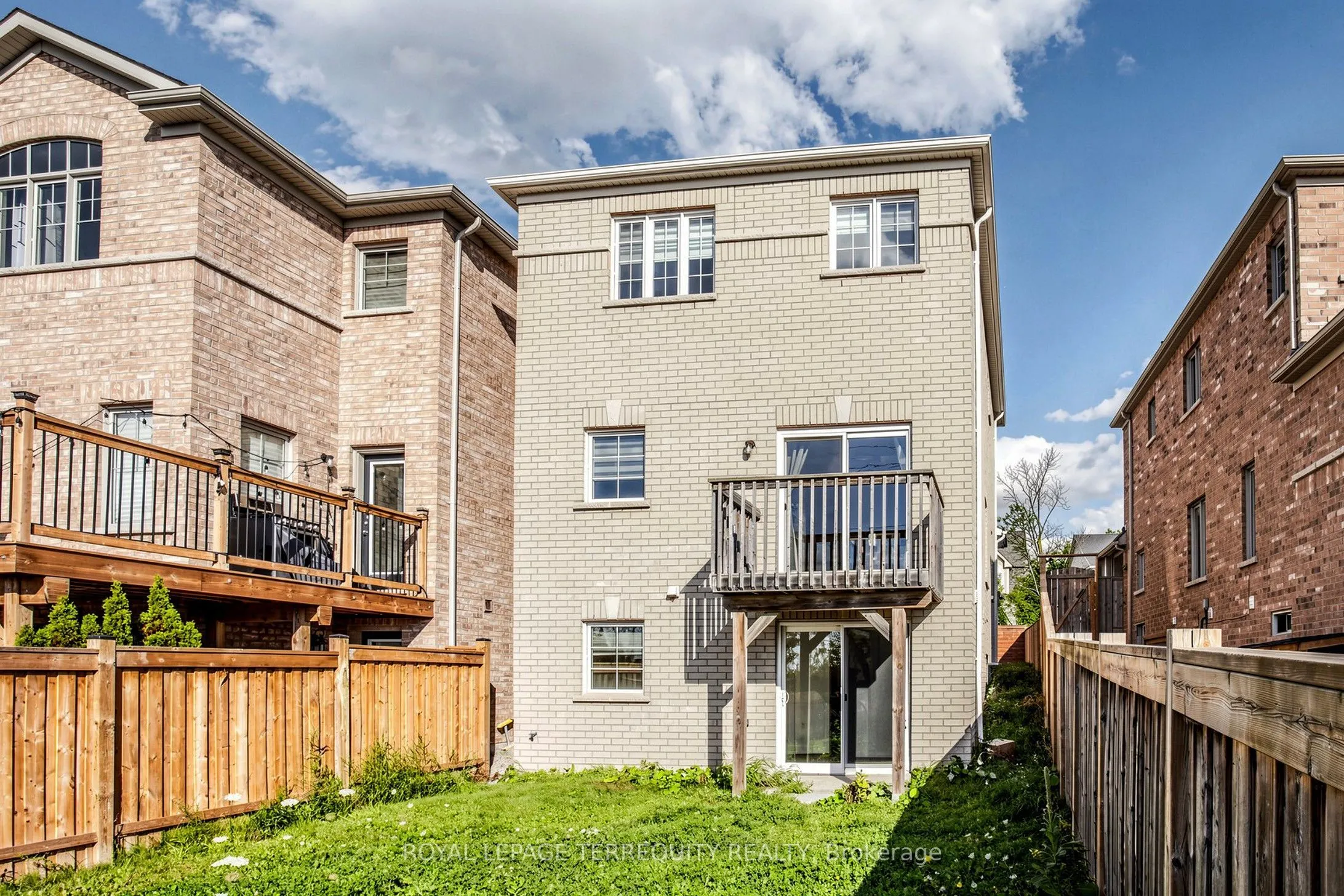 199 Armstrong Crescent