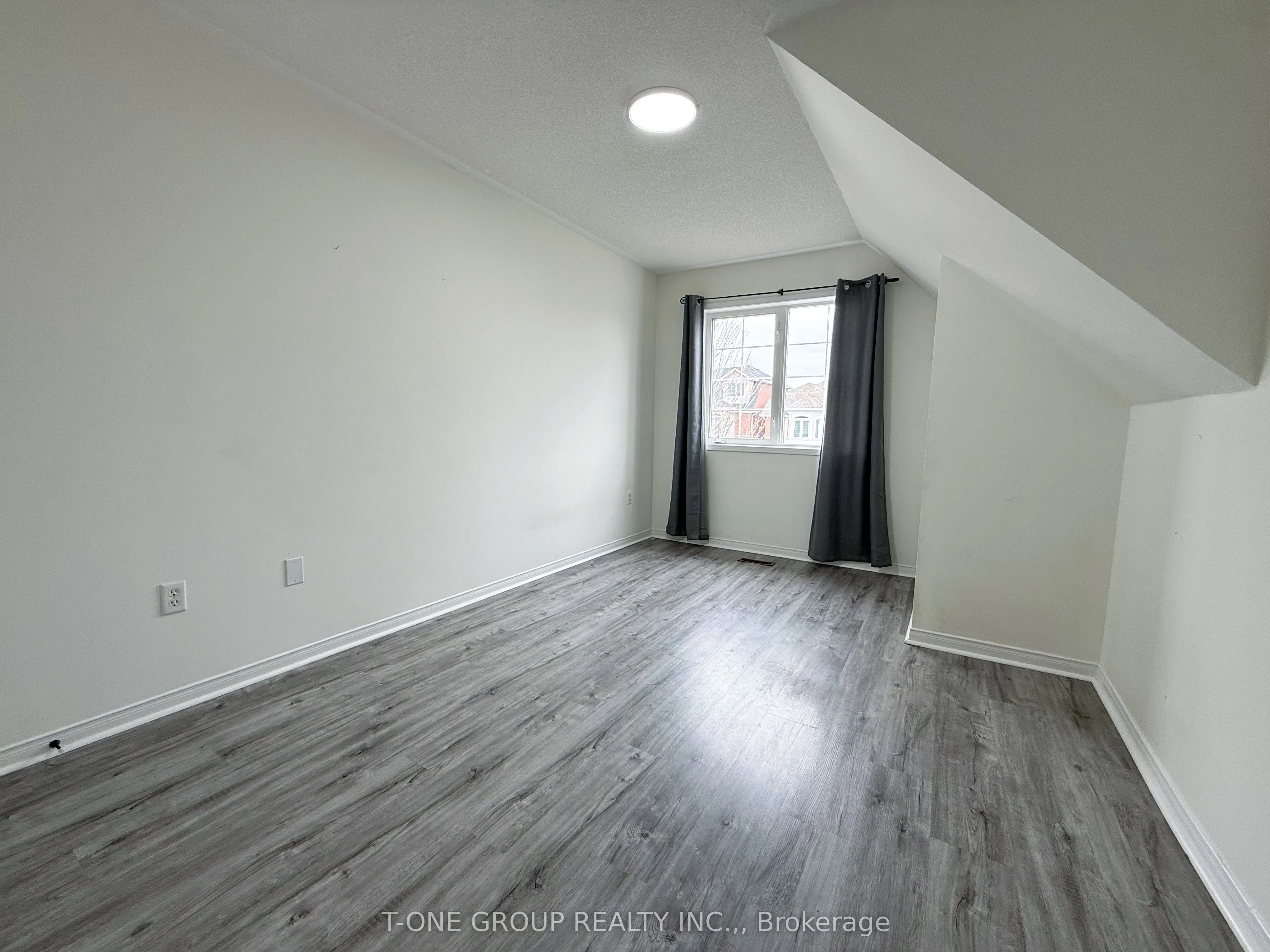 90 Bridlepath Street
