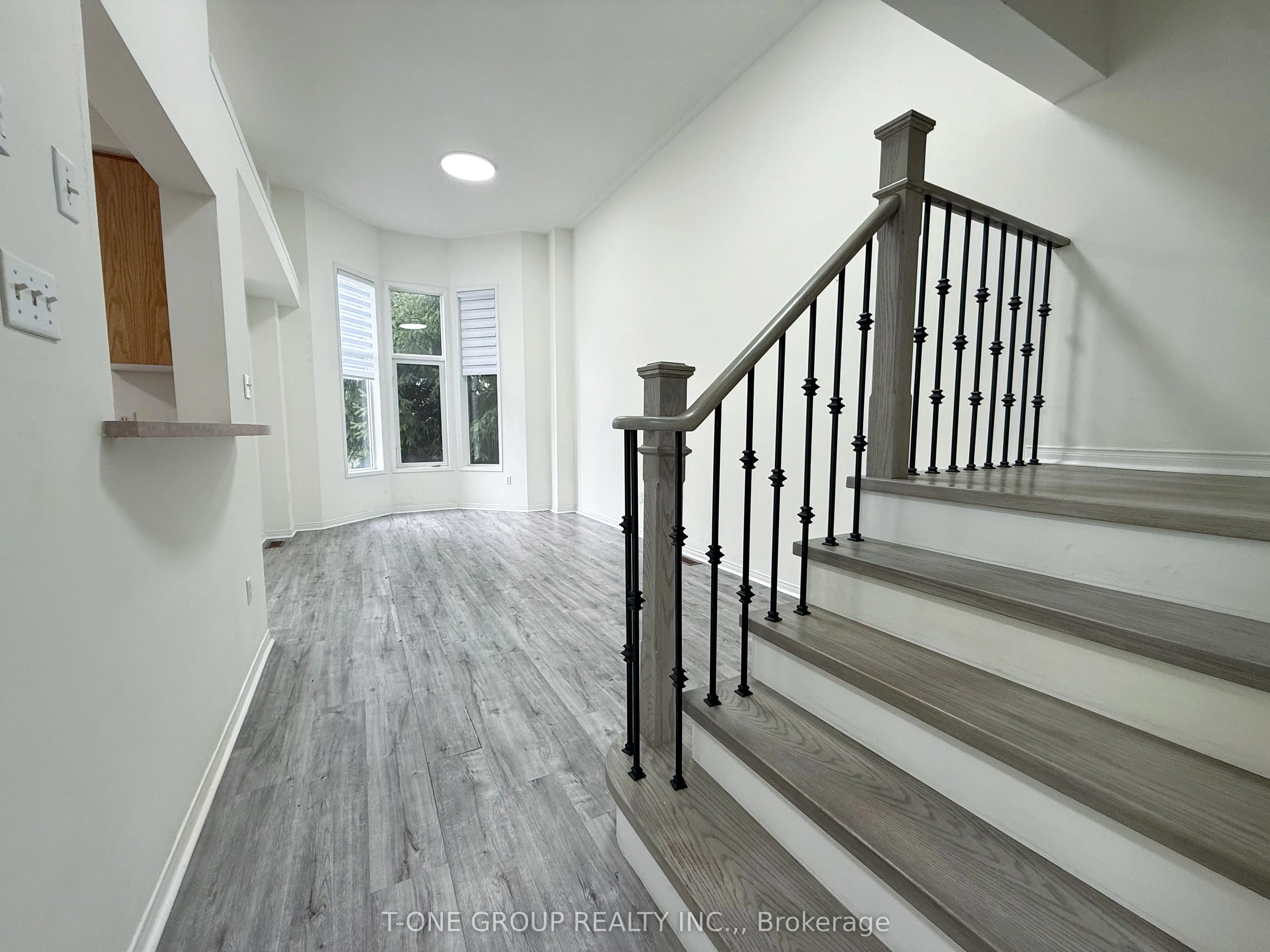 90 Bridlepath Street