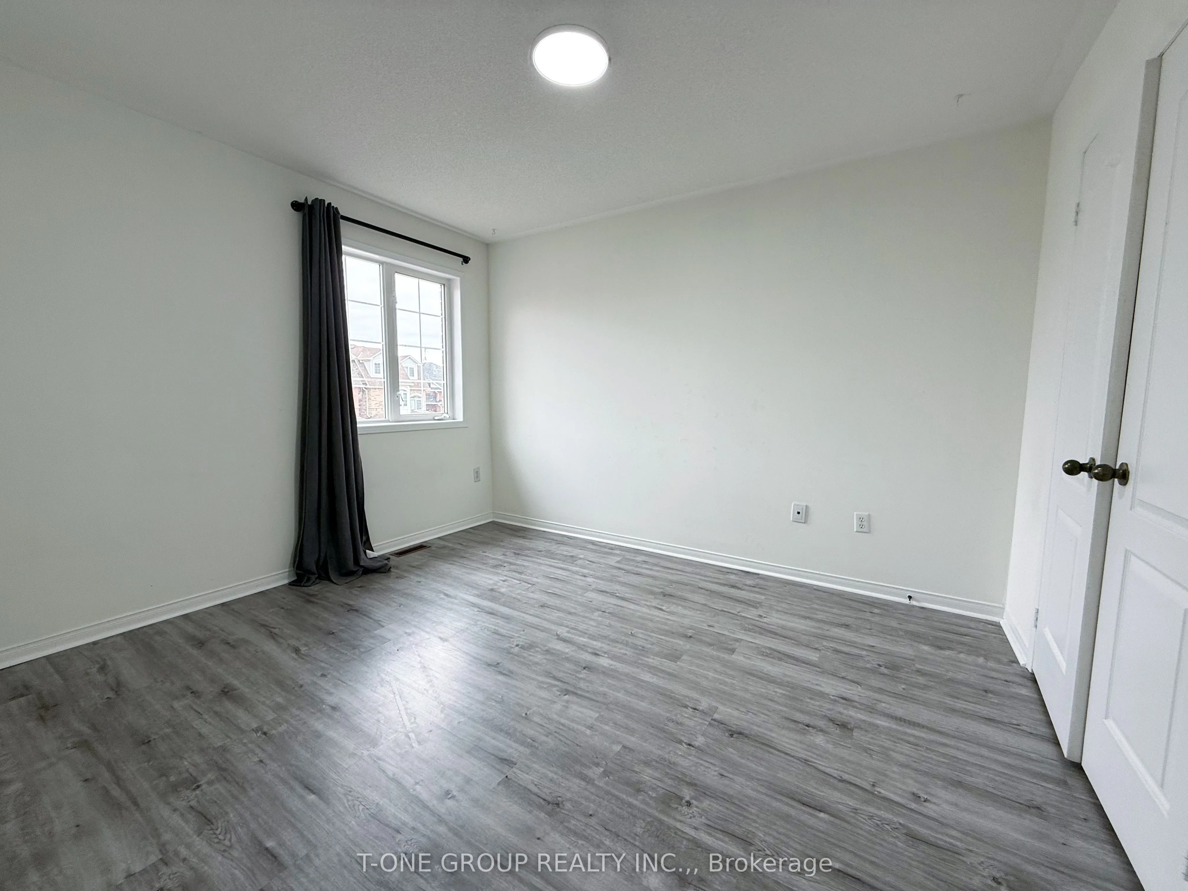 90 Bridlepath Street