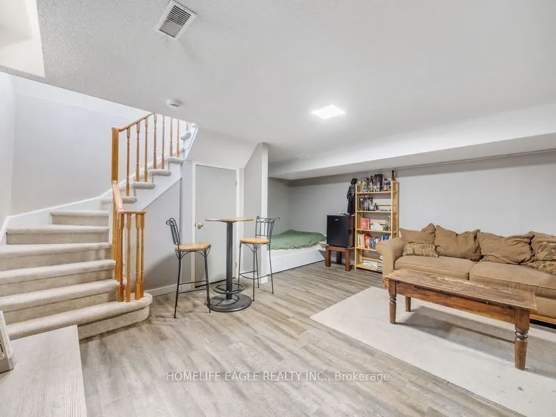 479 Heddle Crescent