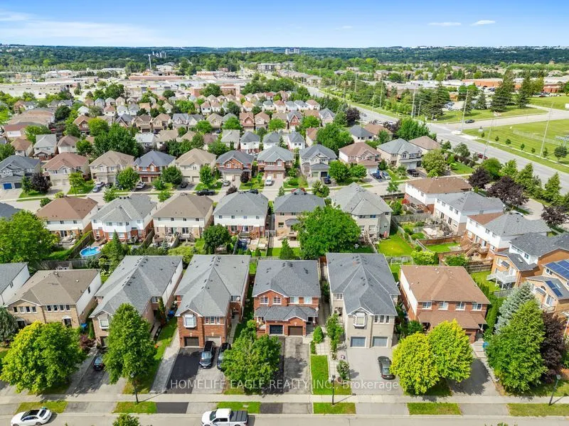 479 Heddle Crescent