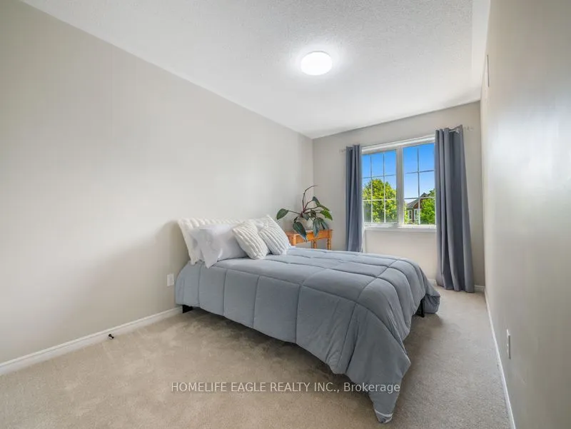 479 Heddle Crescent