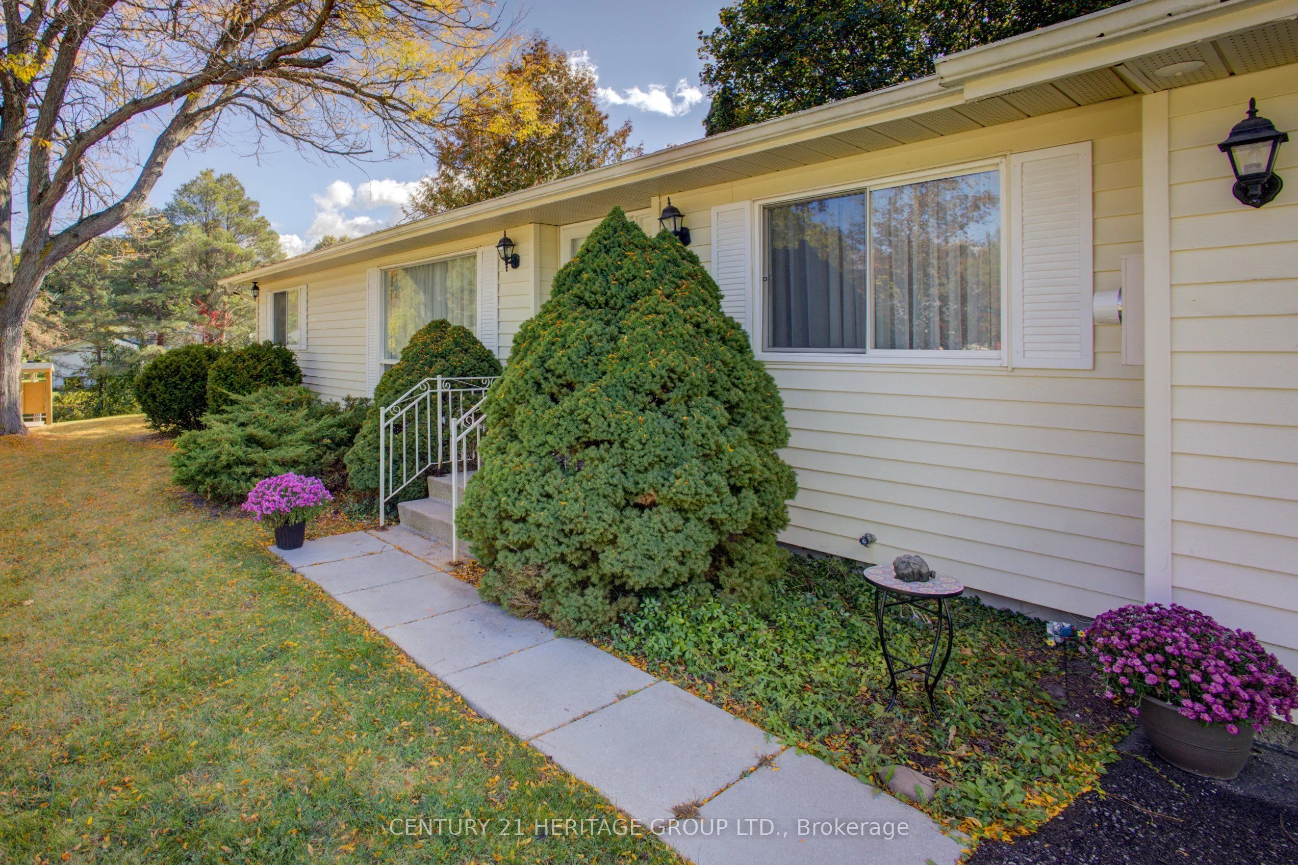 60 Tecumseth Pines Drive