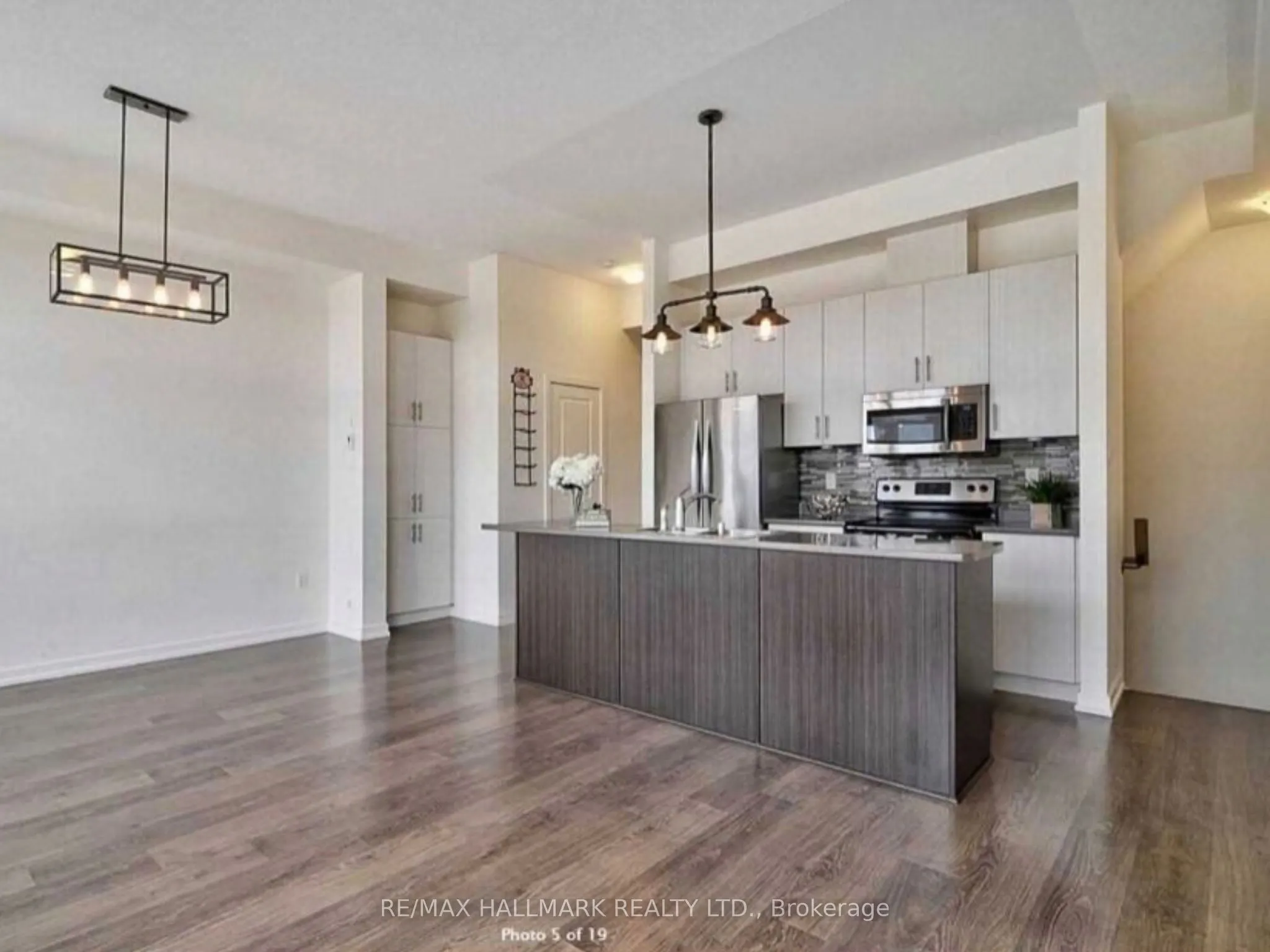 17 Cornerbank Crescent