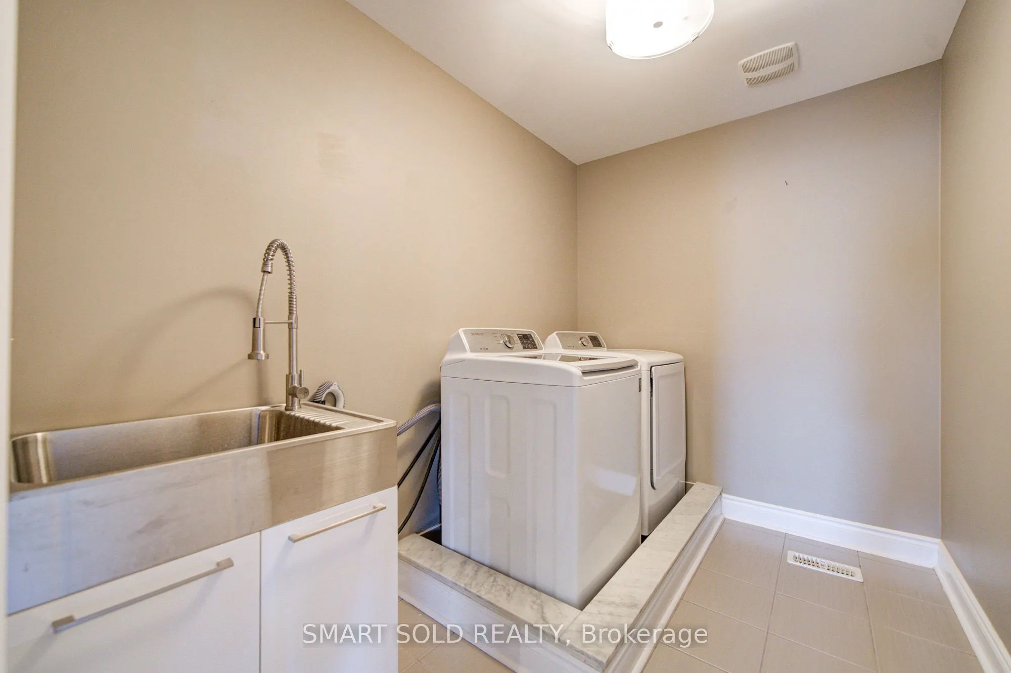 982 Wilbur Pipher Circle