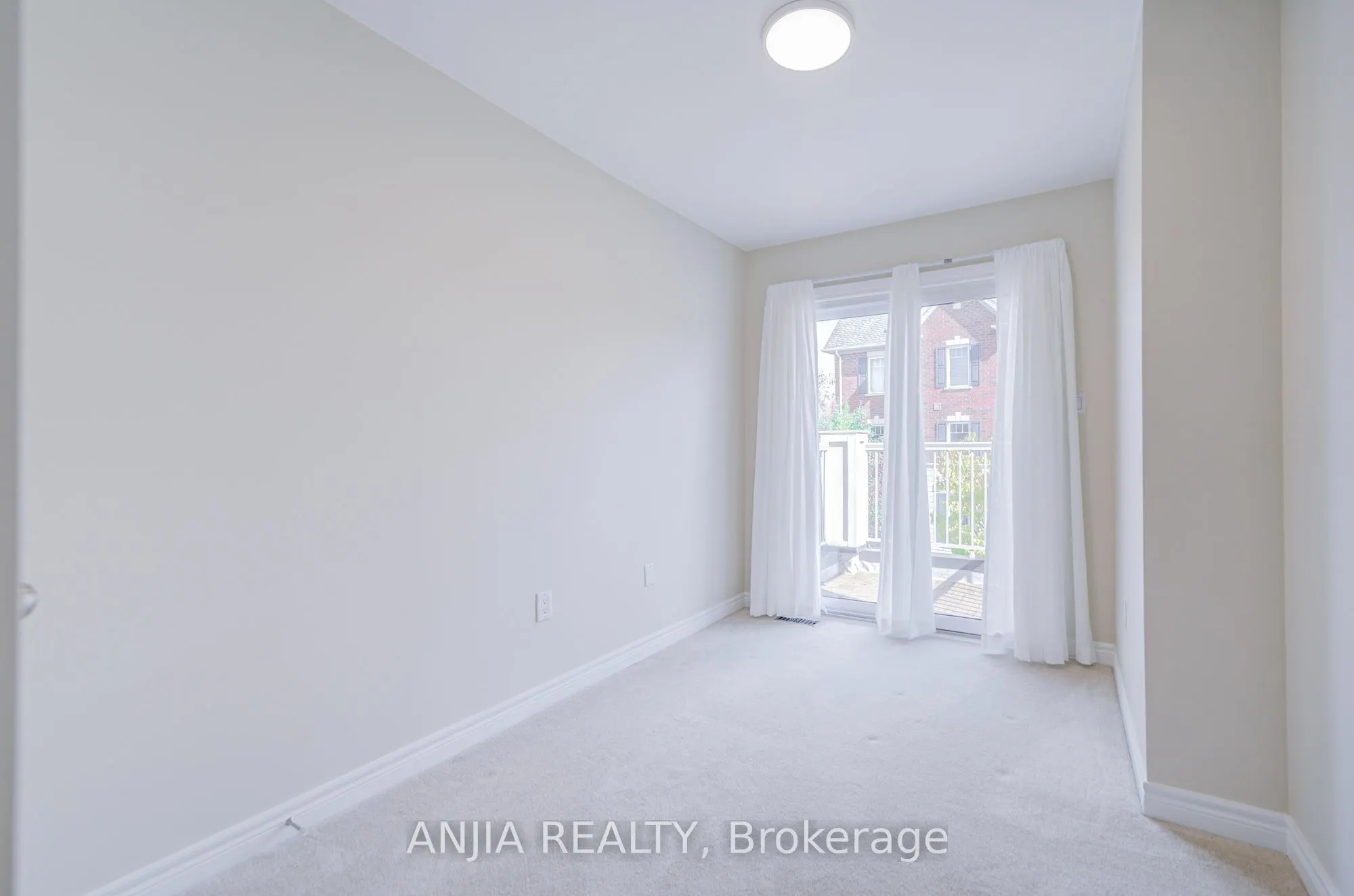 6 Expedition Crescent