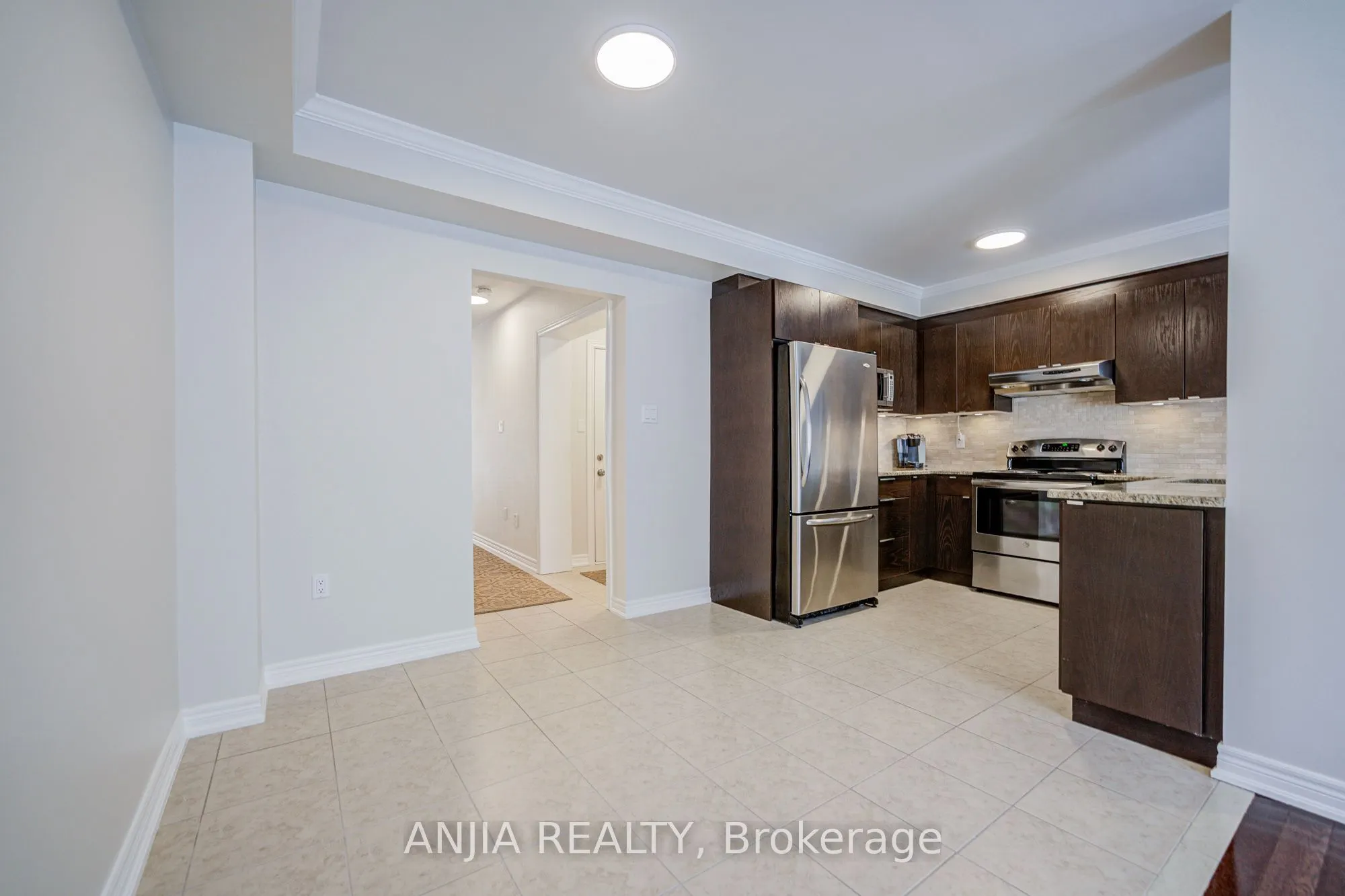 6 Expedition Crescent