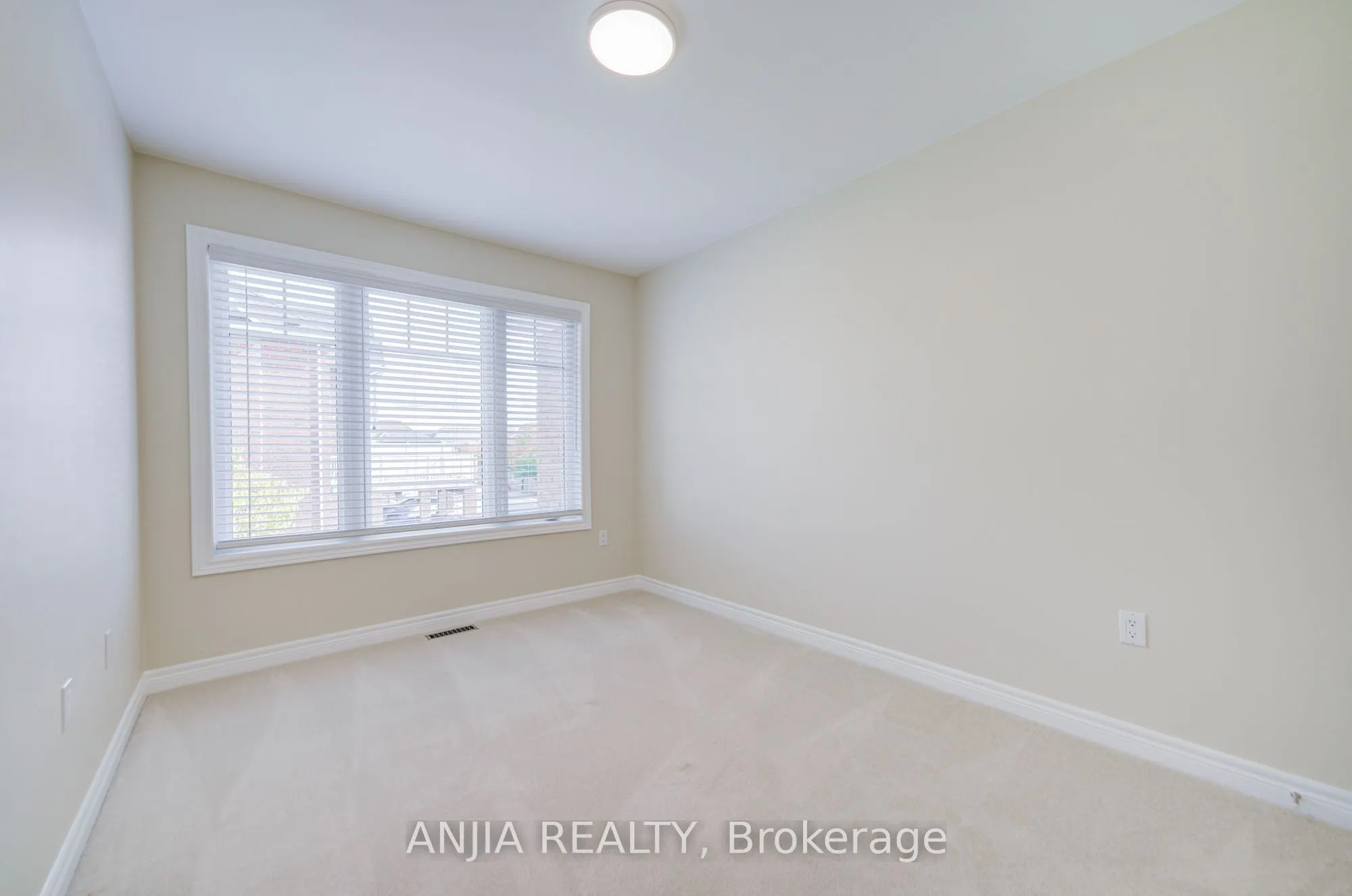 6 Expedition Crescent