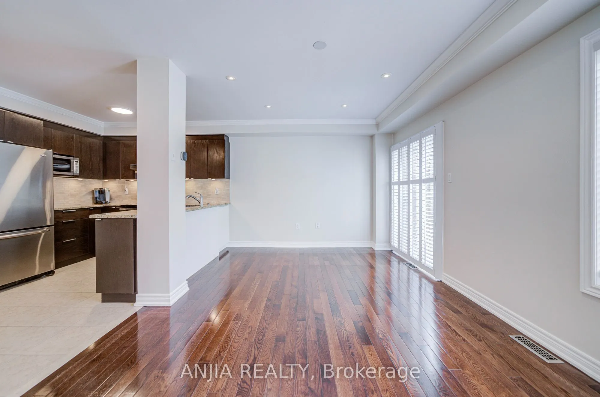 6 Expedition Crescent
