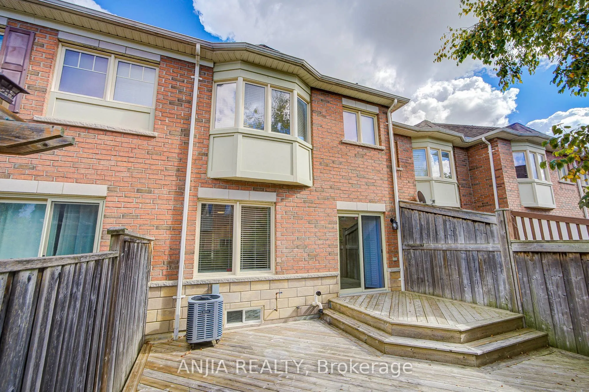 6 Expedition Crescent