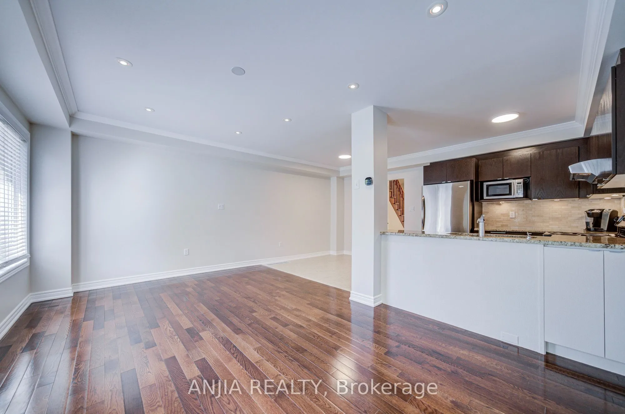 6 Expedition Crescent
