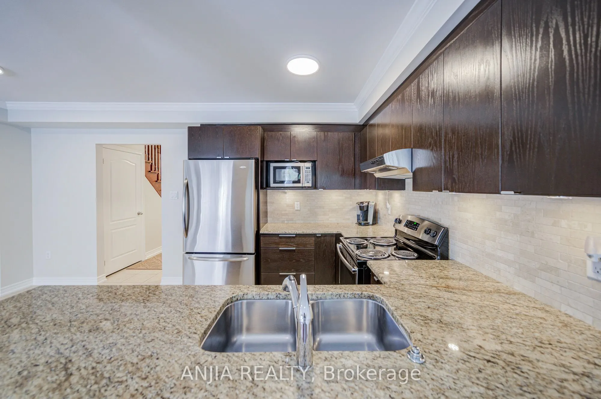 6 Expedition Crescent