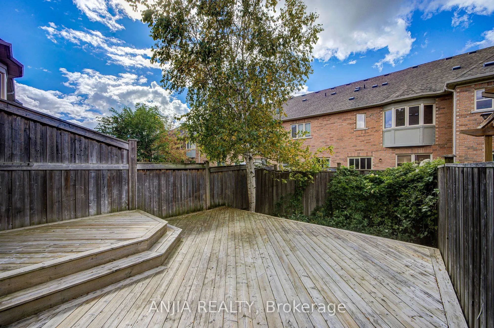 6 Expedition Crescent