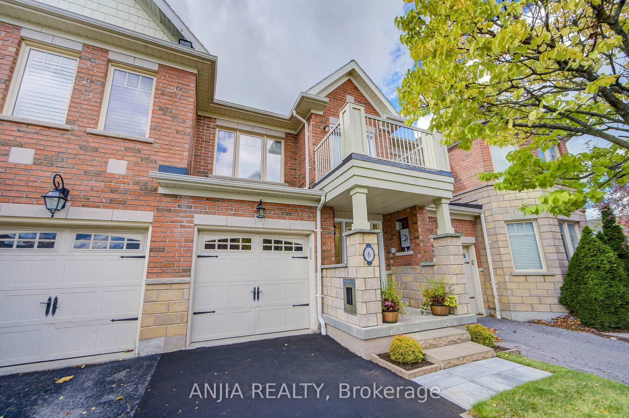6 Expedition Crescent