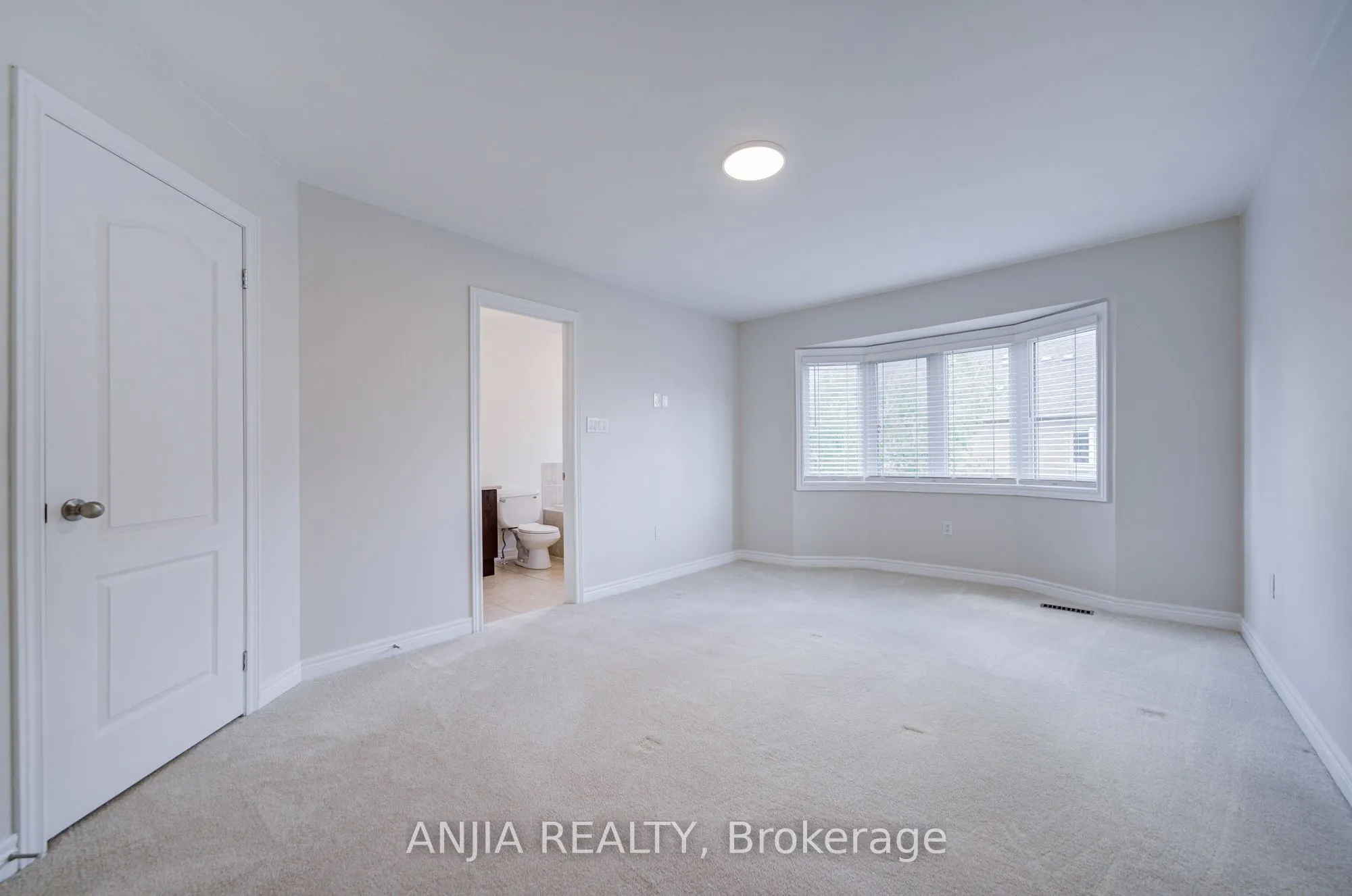 6 Expedition Crescent