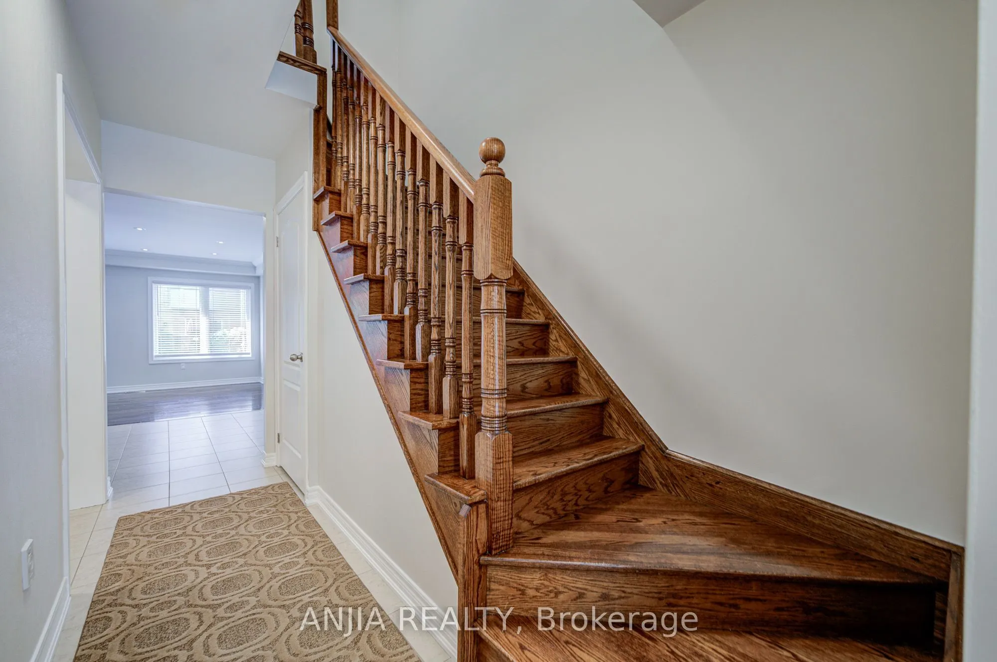 6 Expedition Crescent