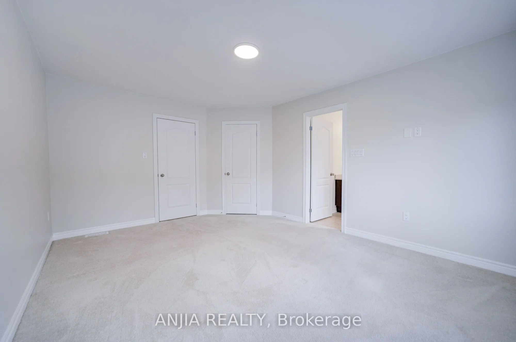 6 Expedition Crescent