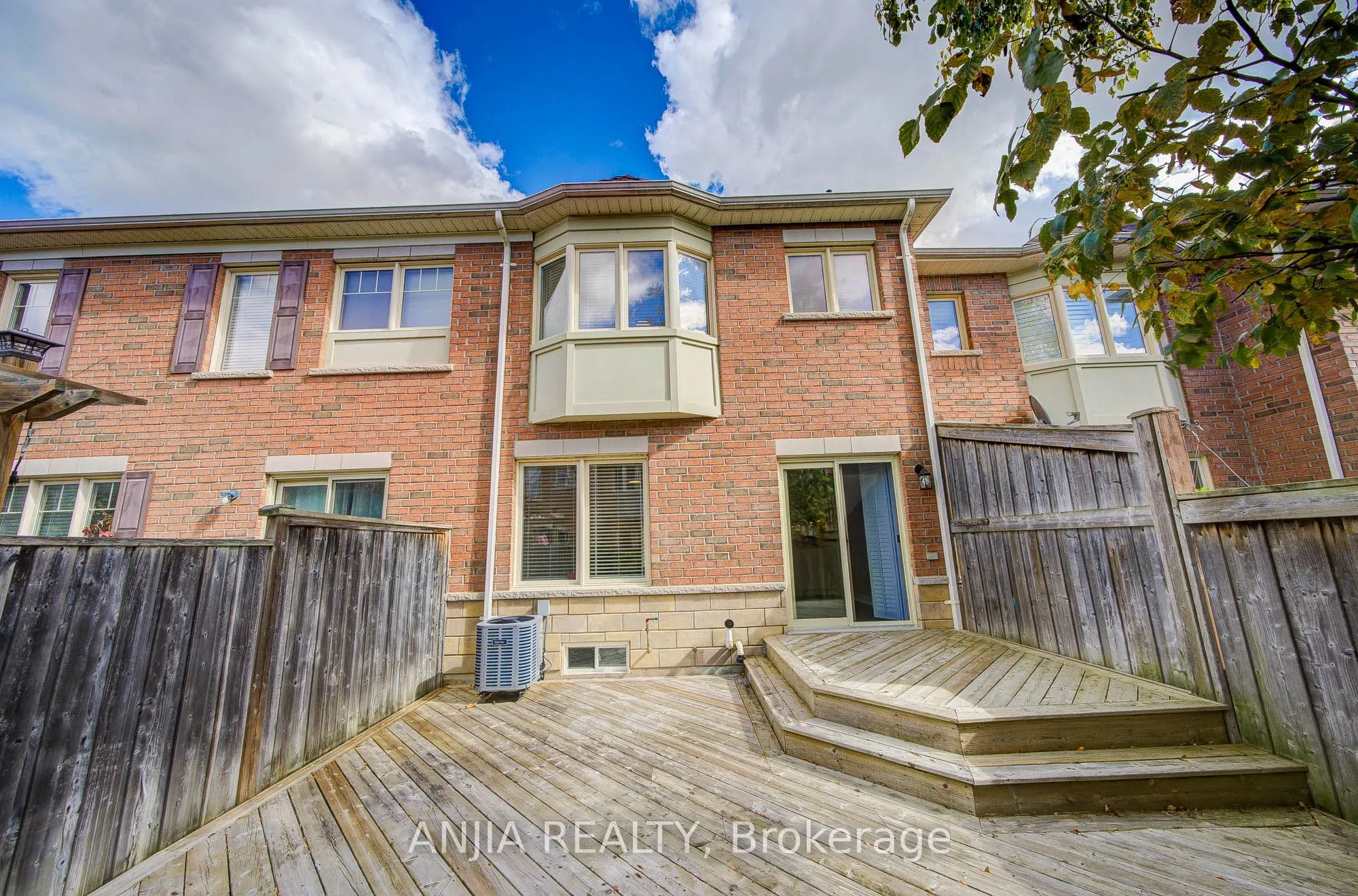 6 Expedition Crescent