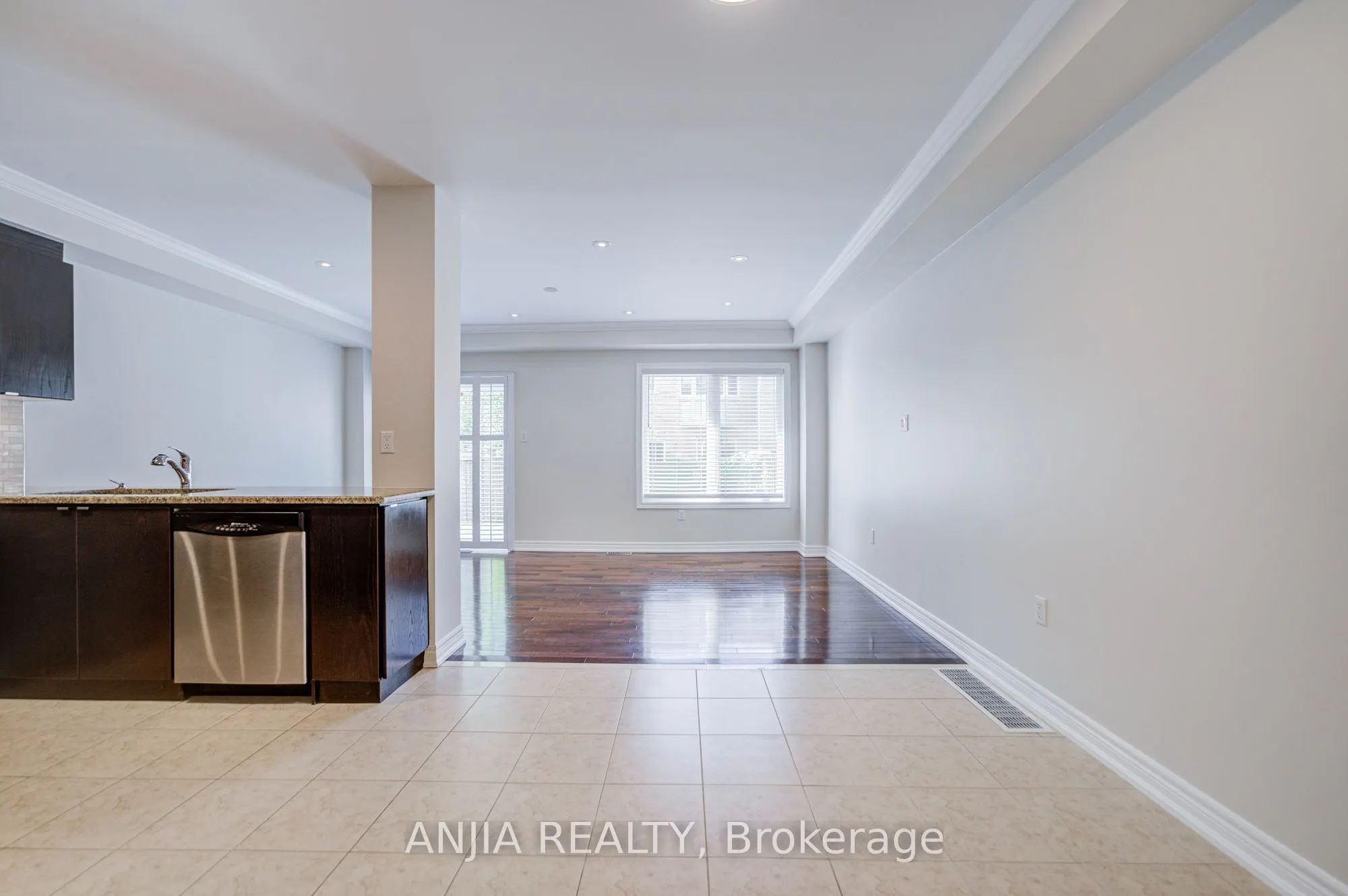 6 Expedition Crescent