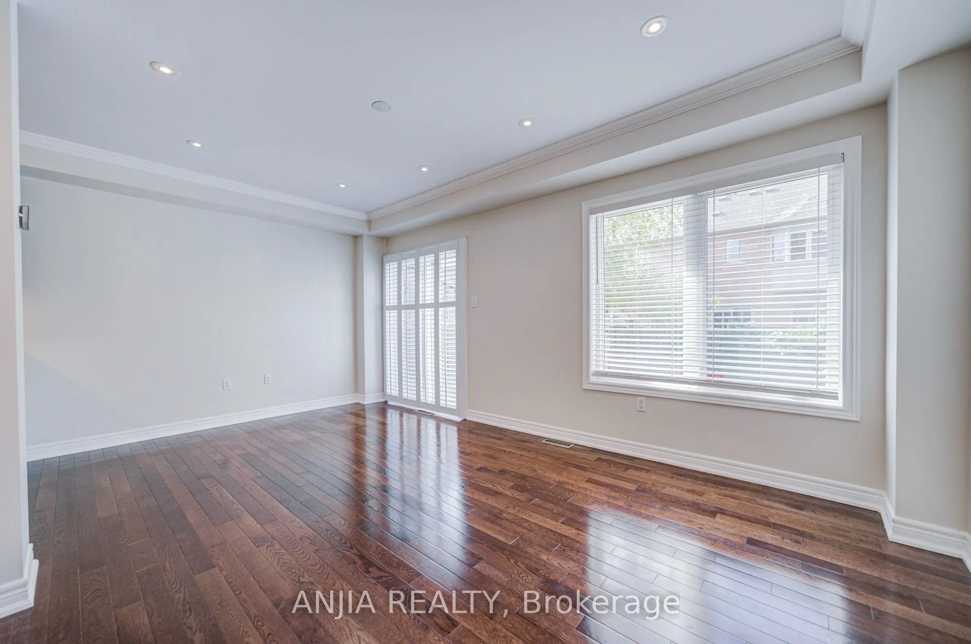 6 Expedition Crescent