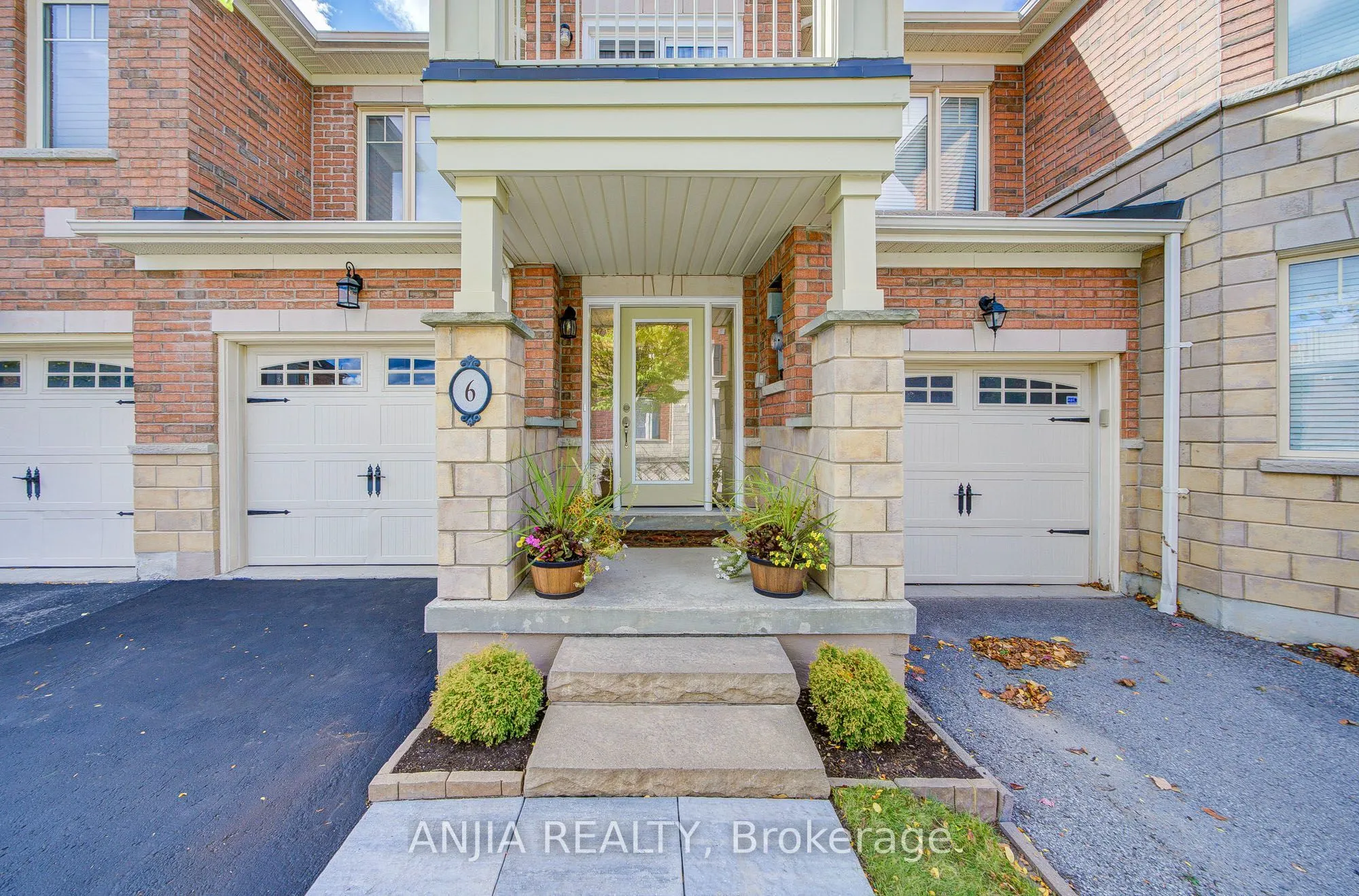 6 Expedition Crescent