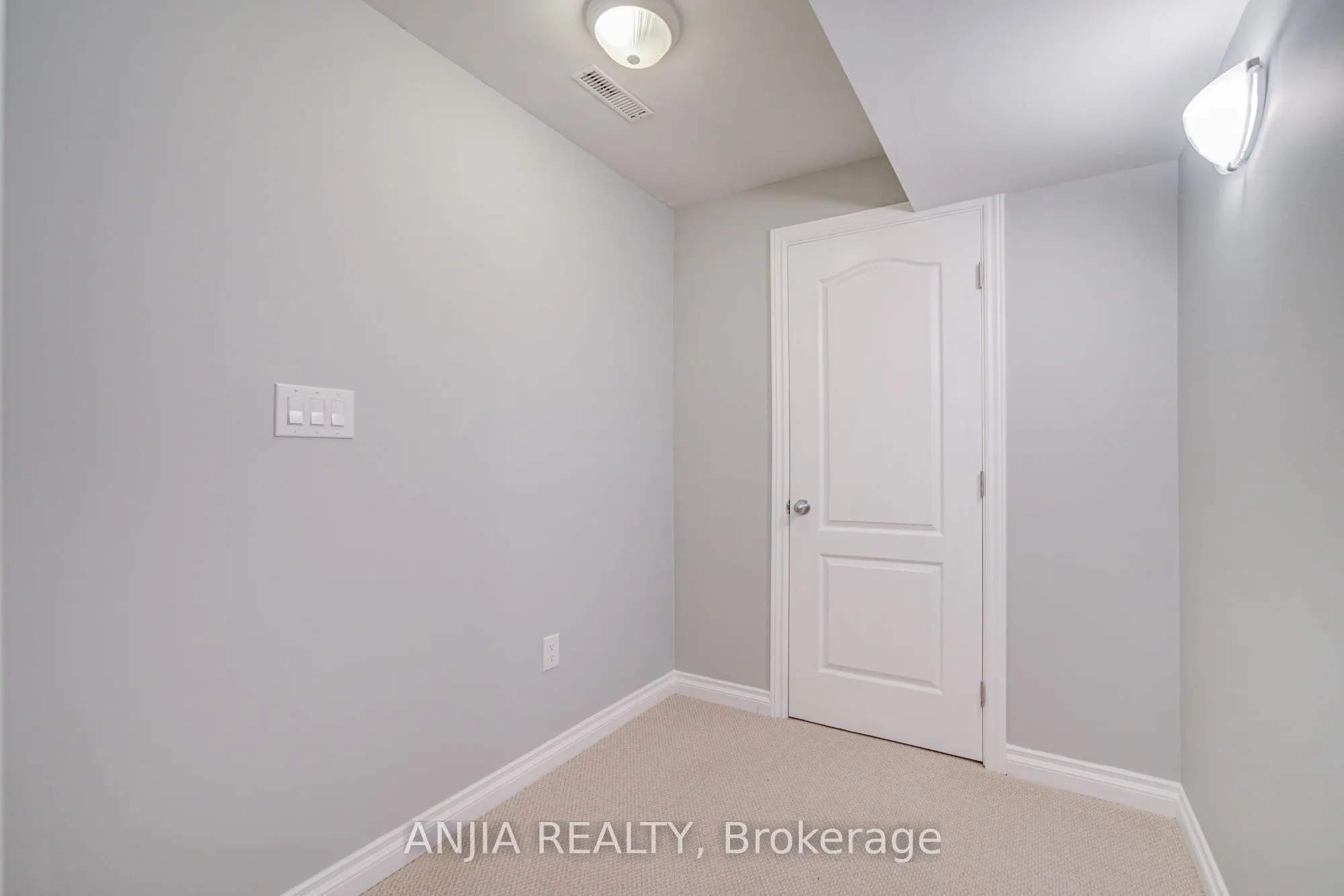 6 Expedition Crescent