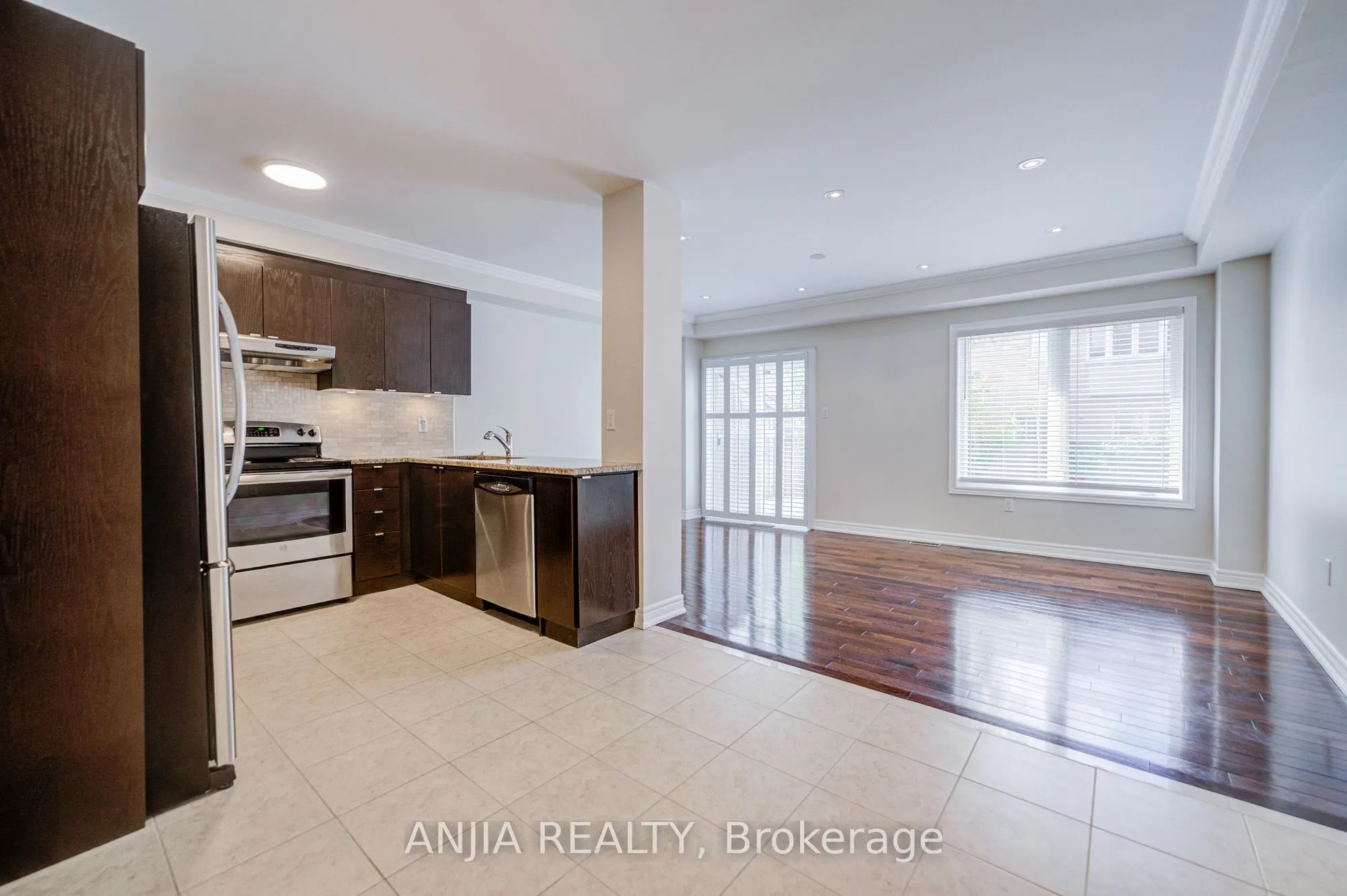 6 Expedition Crescent