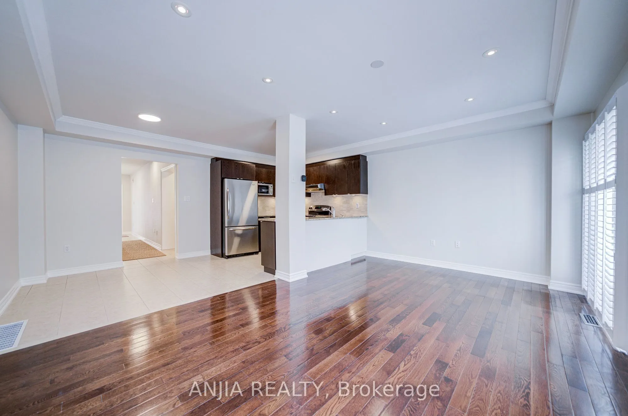 6 Expedition Crescent