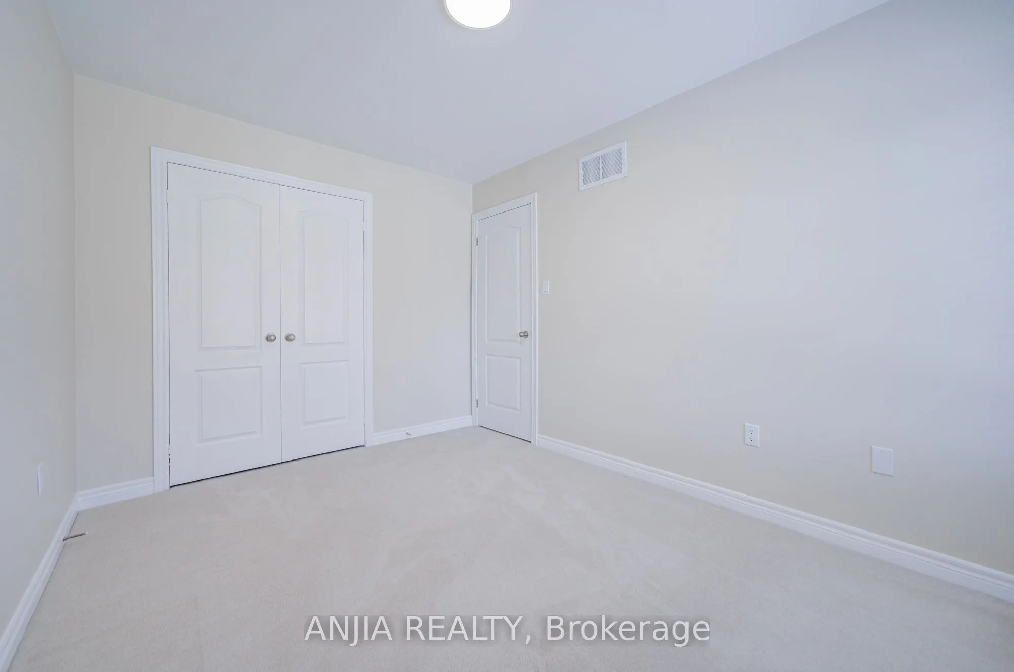 6 Expedition Crescent