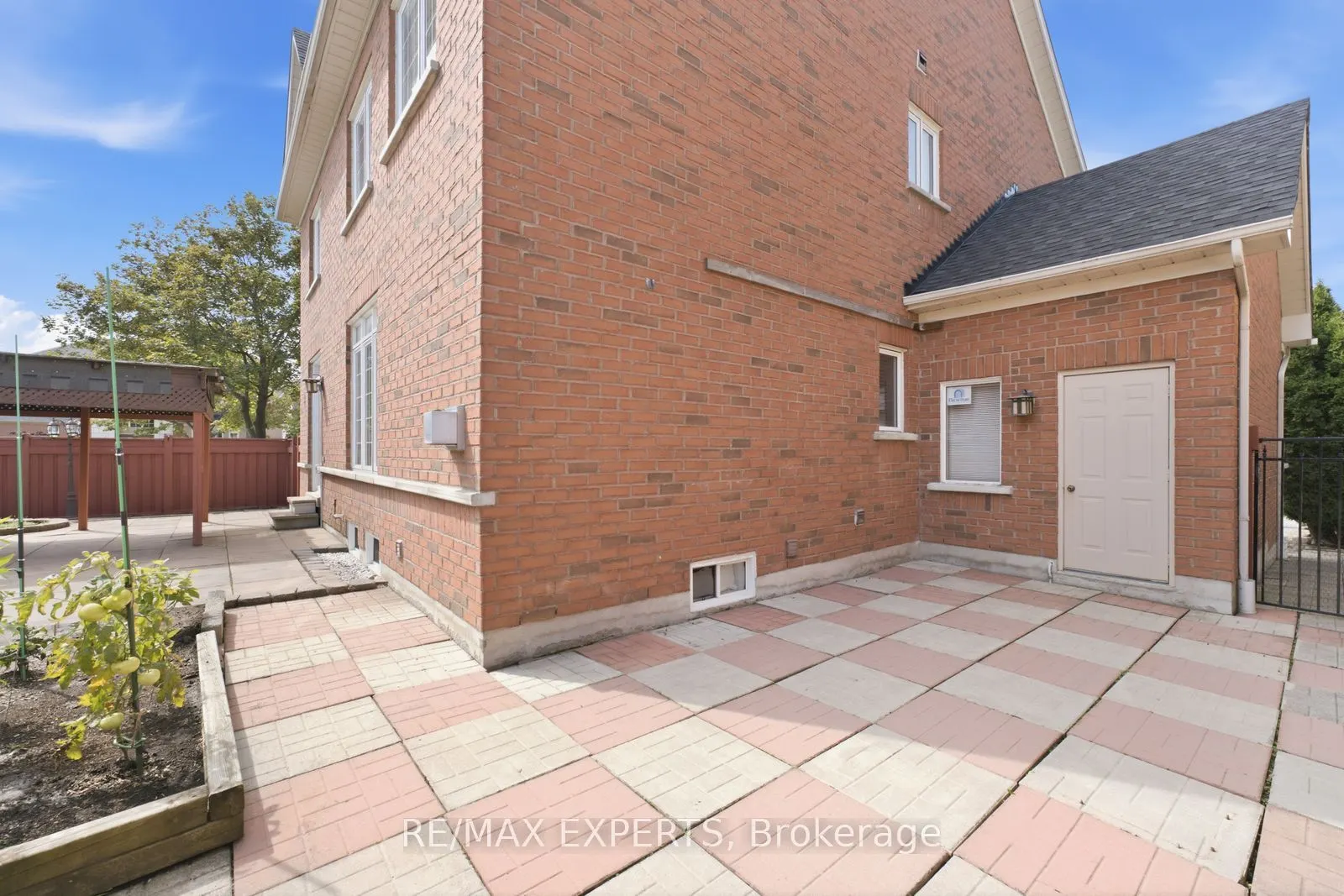 1 Cetona Avenue