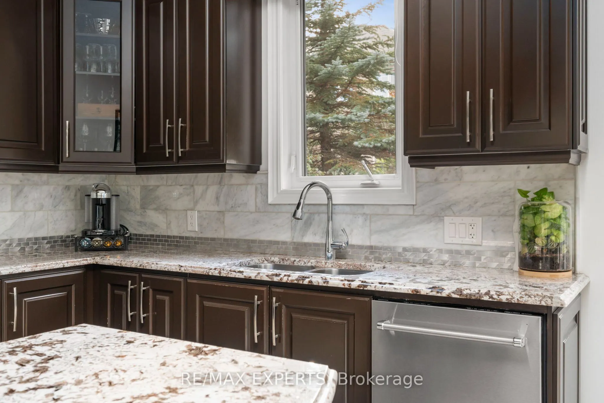 16 Thomas Noble Court