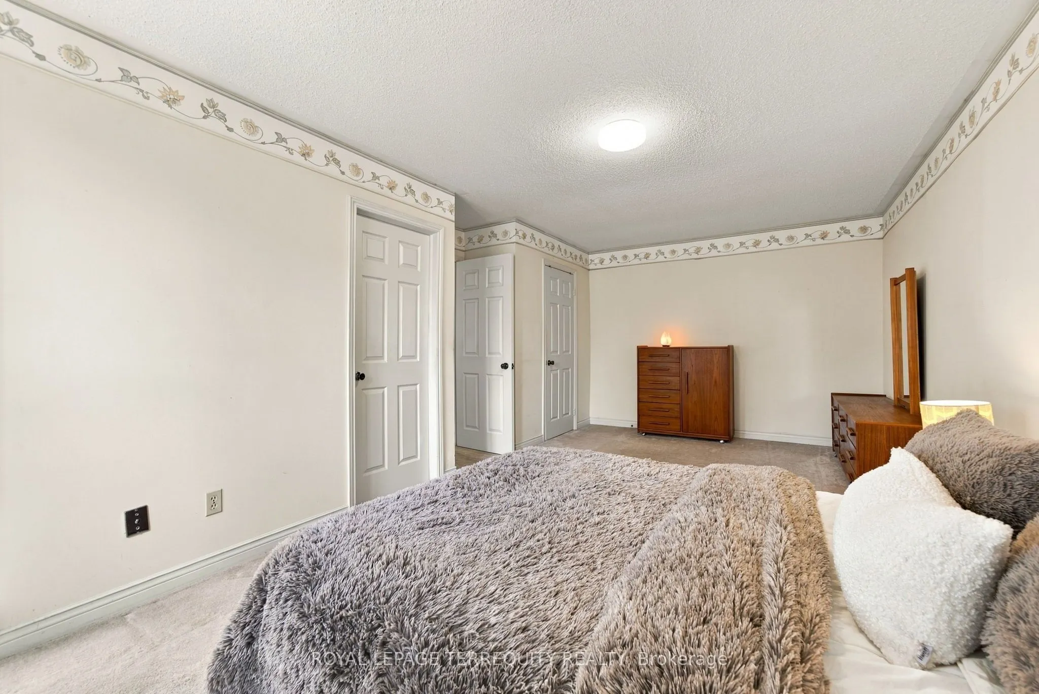 8 Mallory Avenue