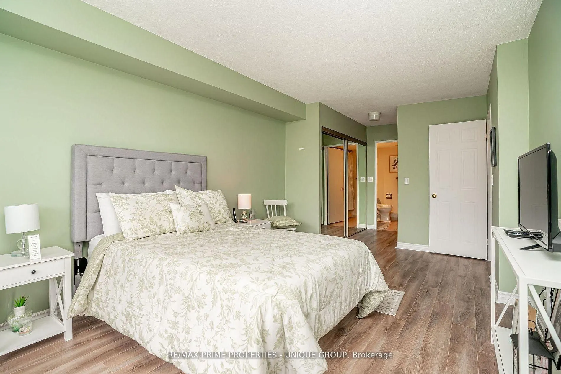 33 Weldrick Road E #209