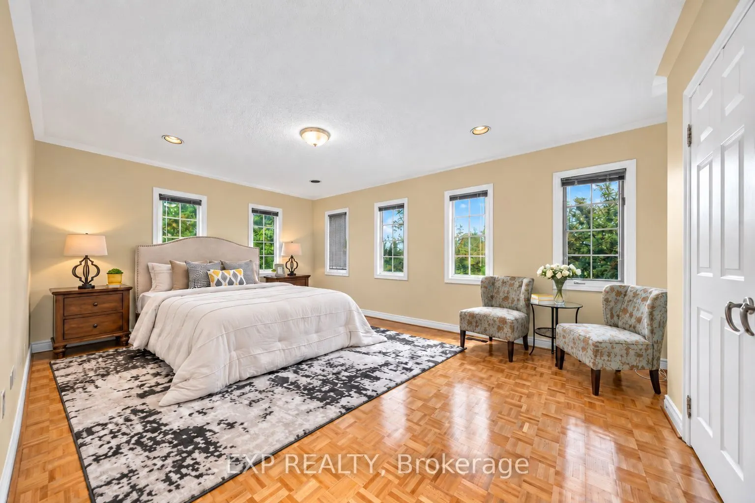 2 Shallmar Gardens