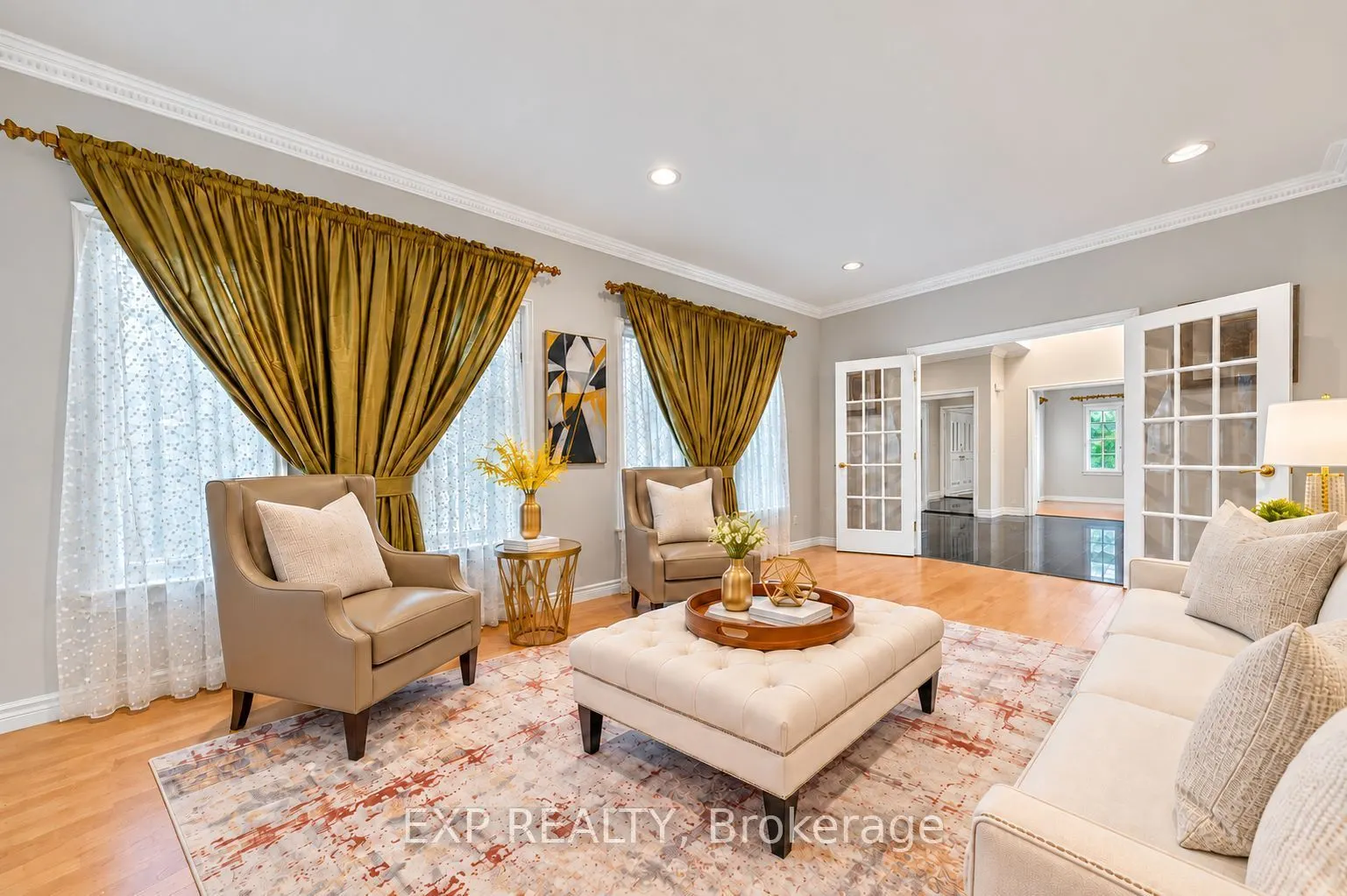 2 Shallmar Gardens