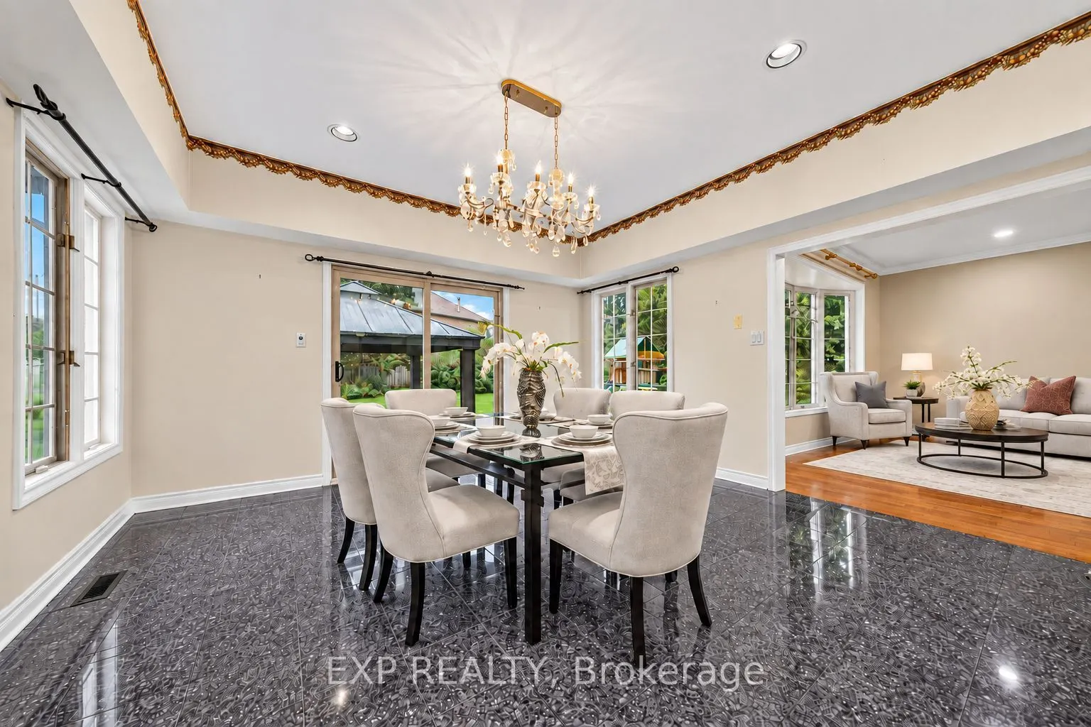 2 Shallmar Gardens